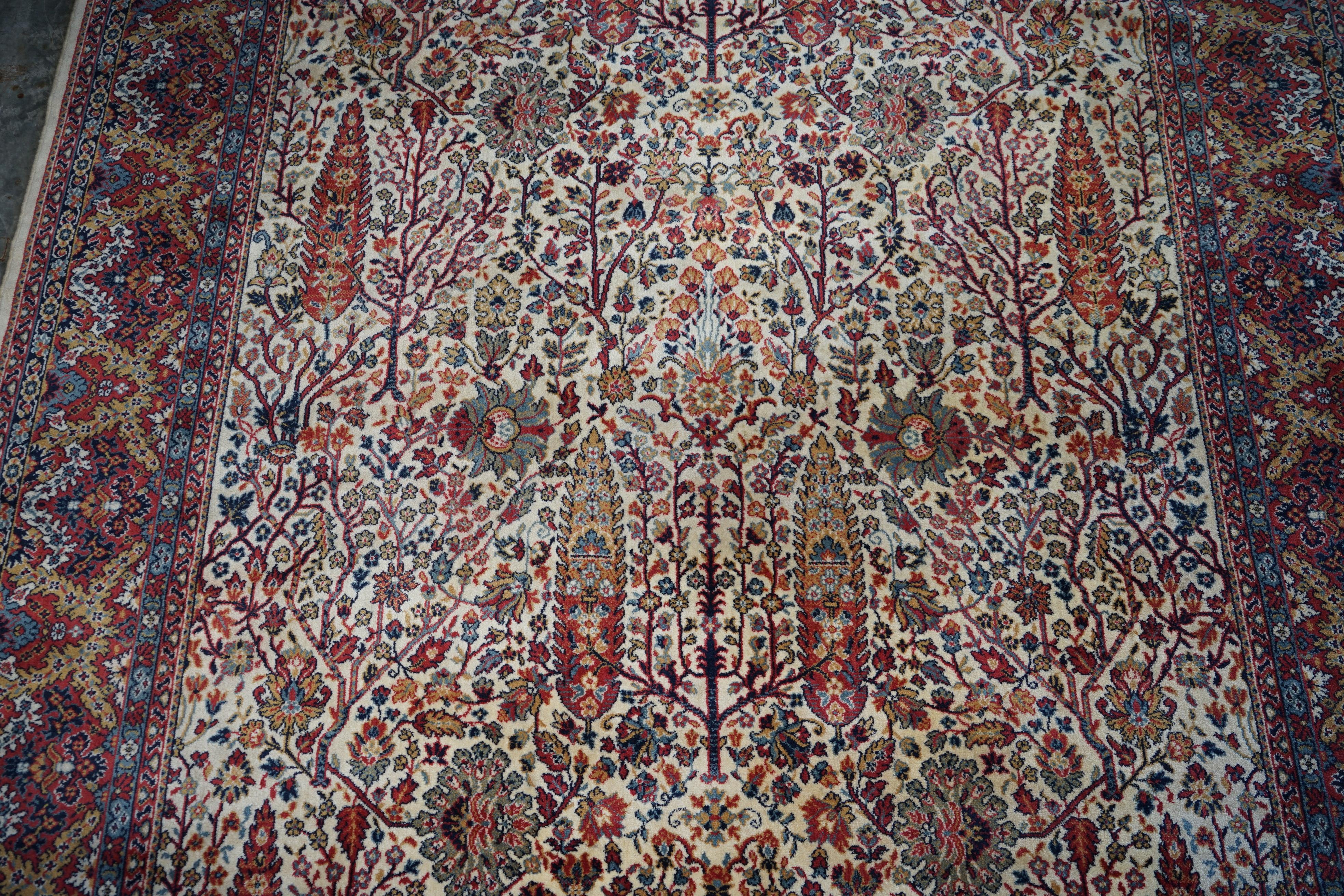 Fine French Vintage Floral Leaf Large Rug Carpet In Good Condition For Sale In West Sussex, Pulborough