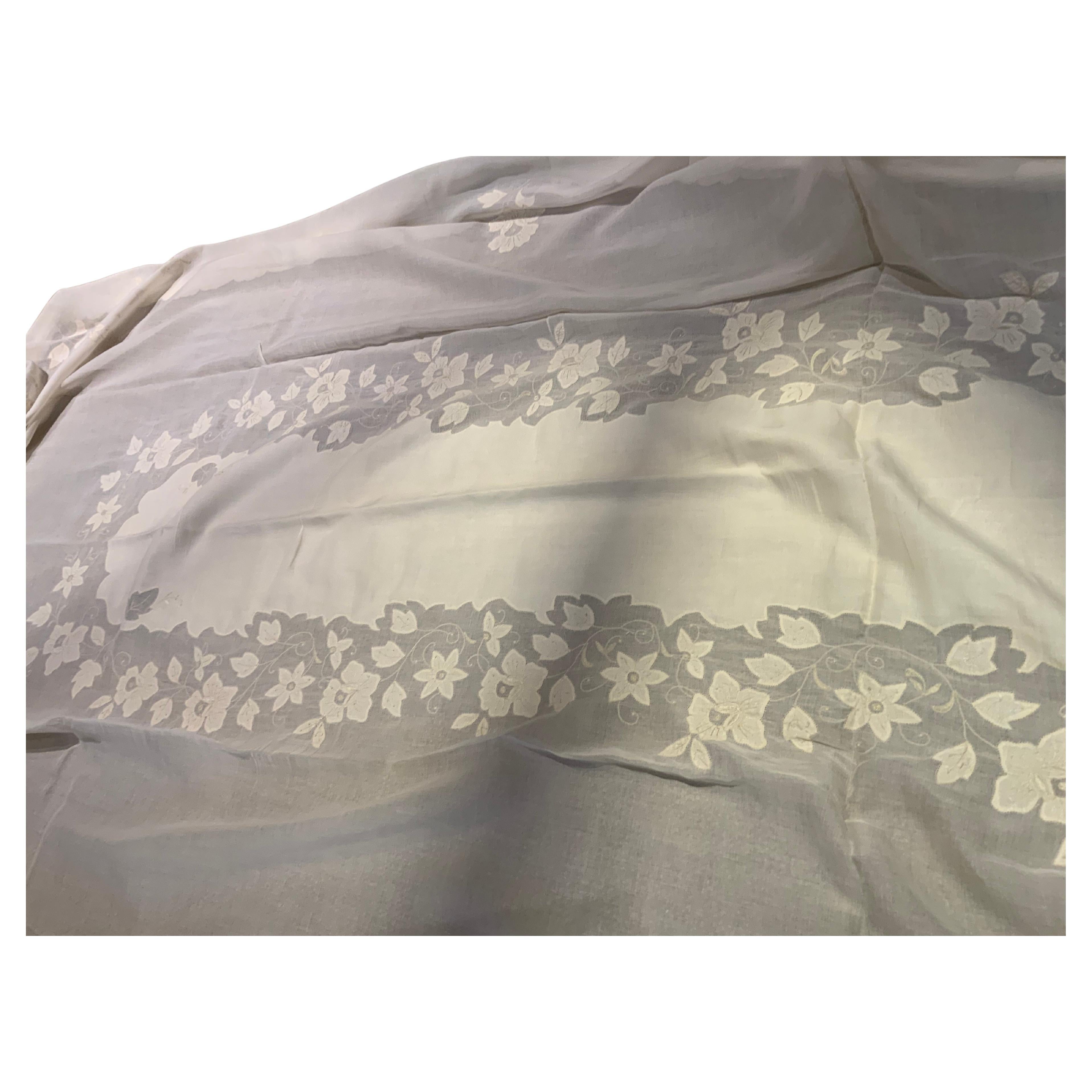 Fine toile de table française vintage en lin blanc brodée de 12 serviettes assorties