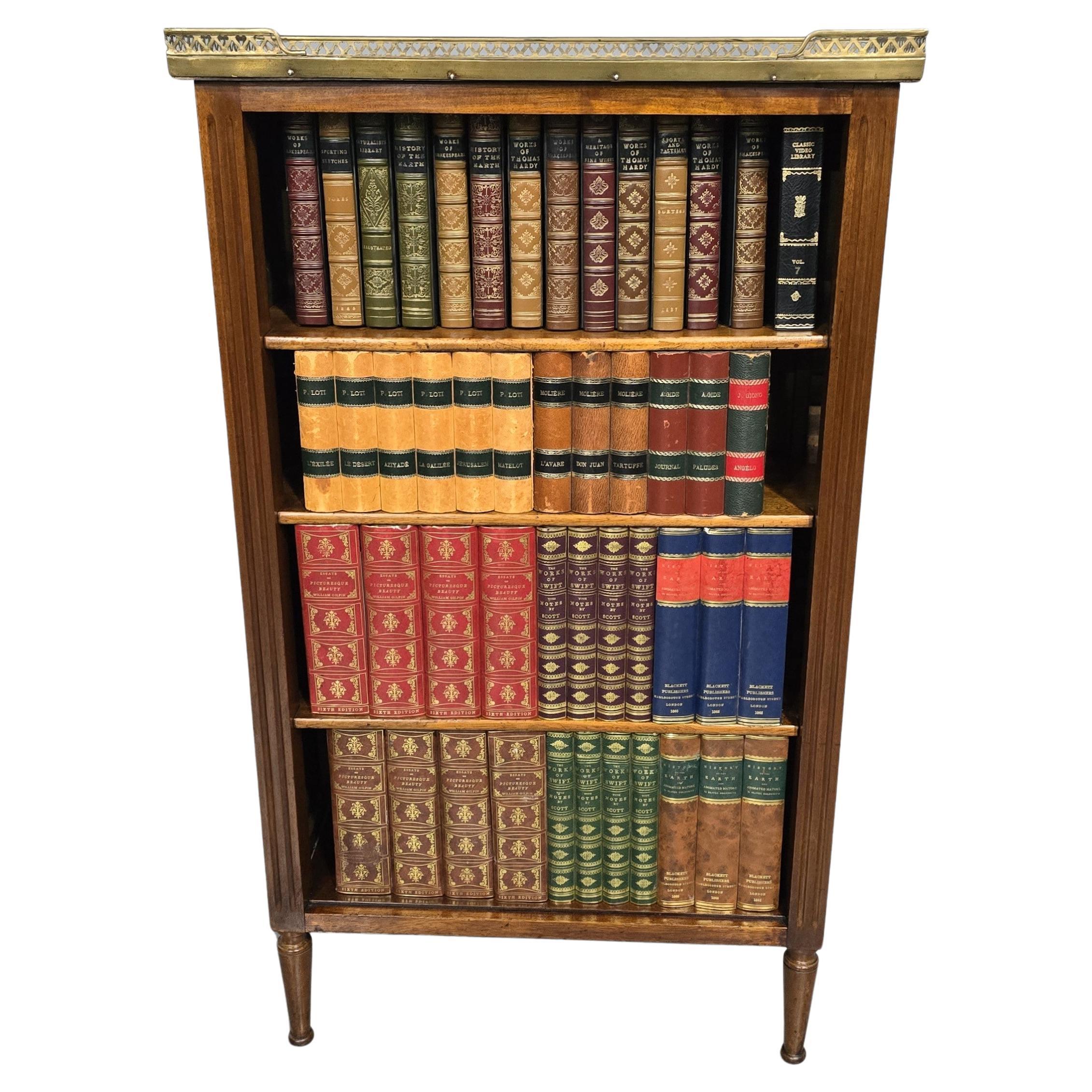 Libreria in noce francese di piccole dimensioni in vendita