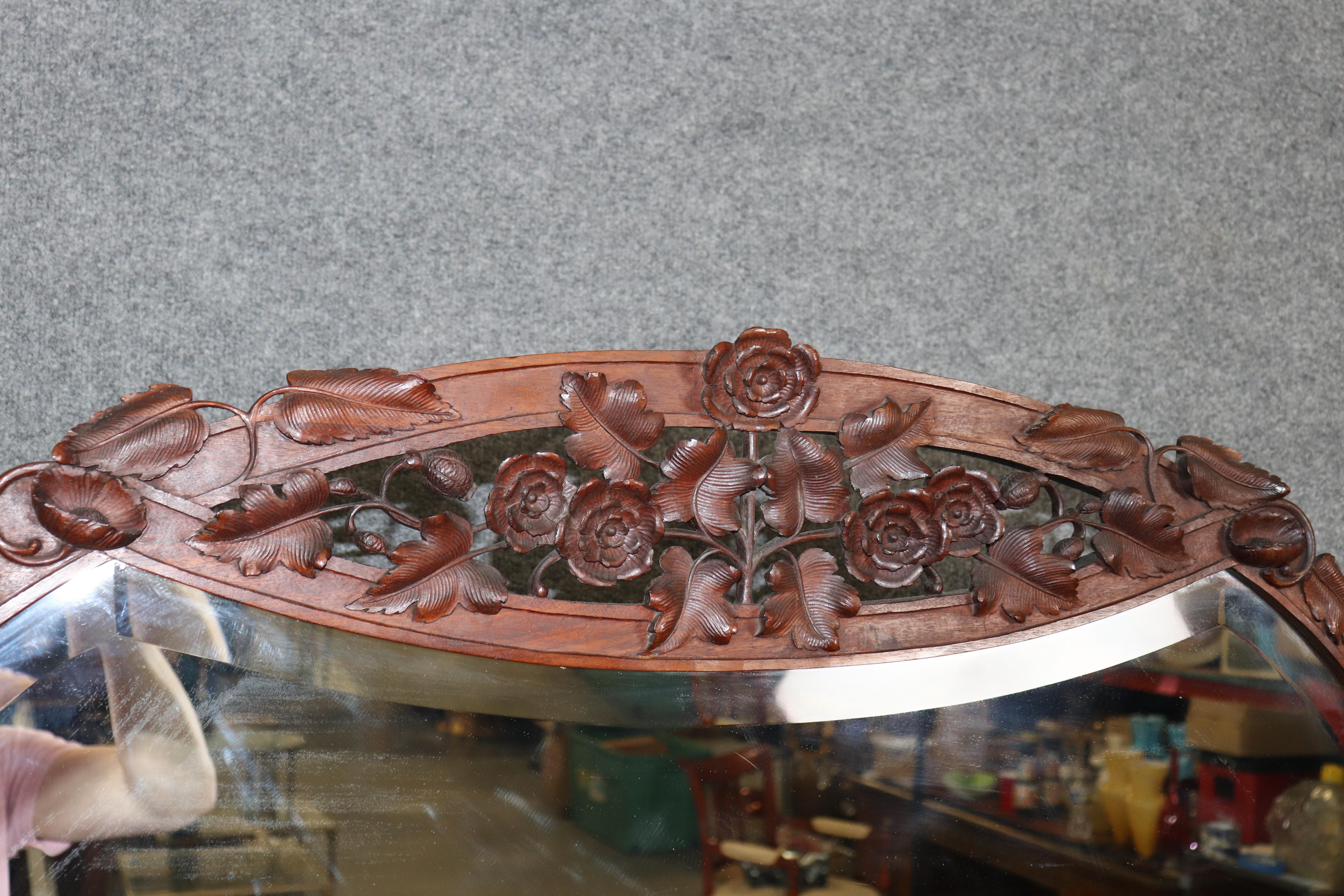 Commode Art Nouveau en noyer marqueté et satiné à la manière de Galle en vente 7