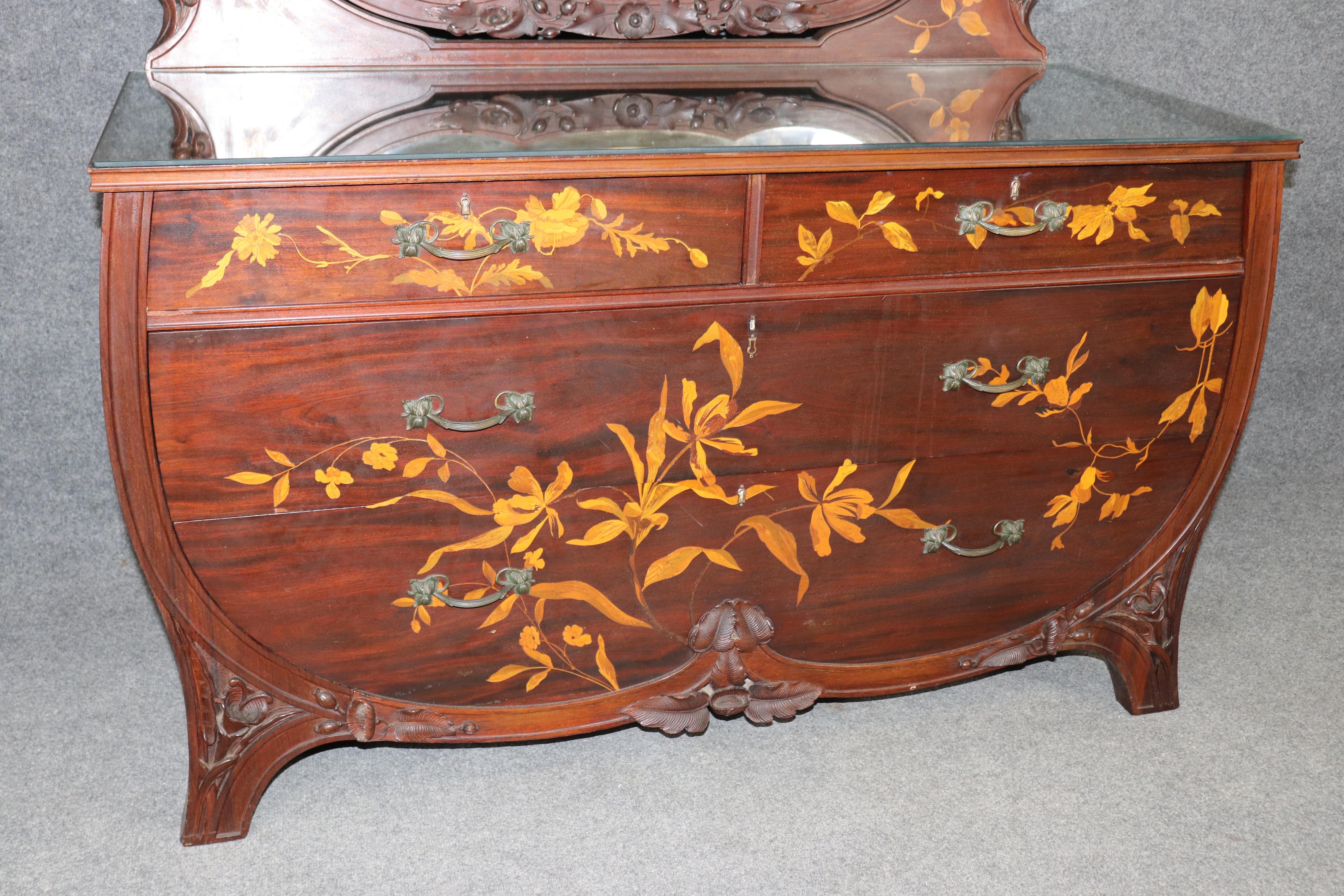 Citronnier Commode Art Nouveau en noyer marqueté et satiné à la manière de Galle en vente