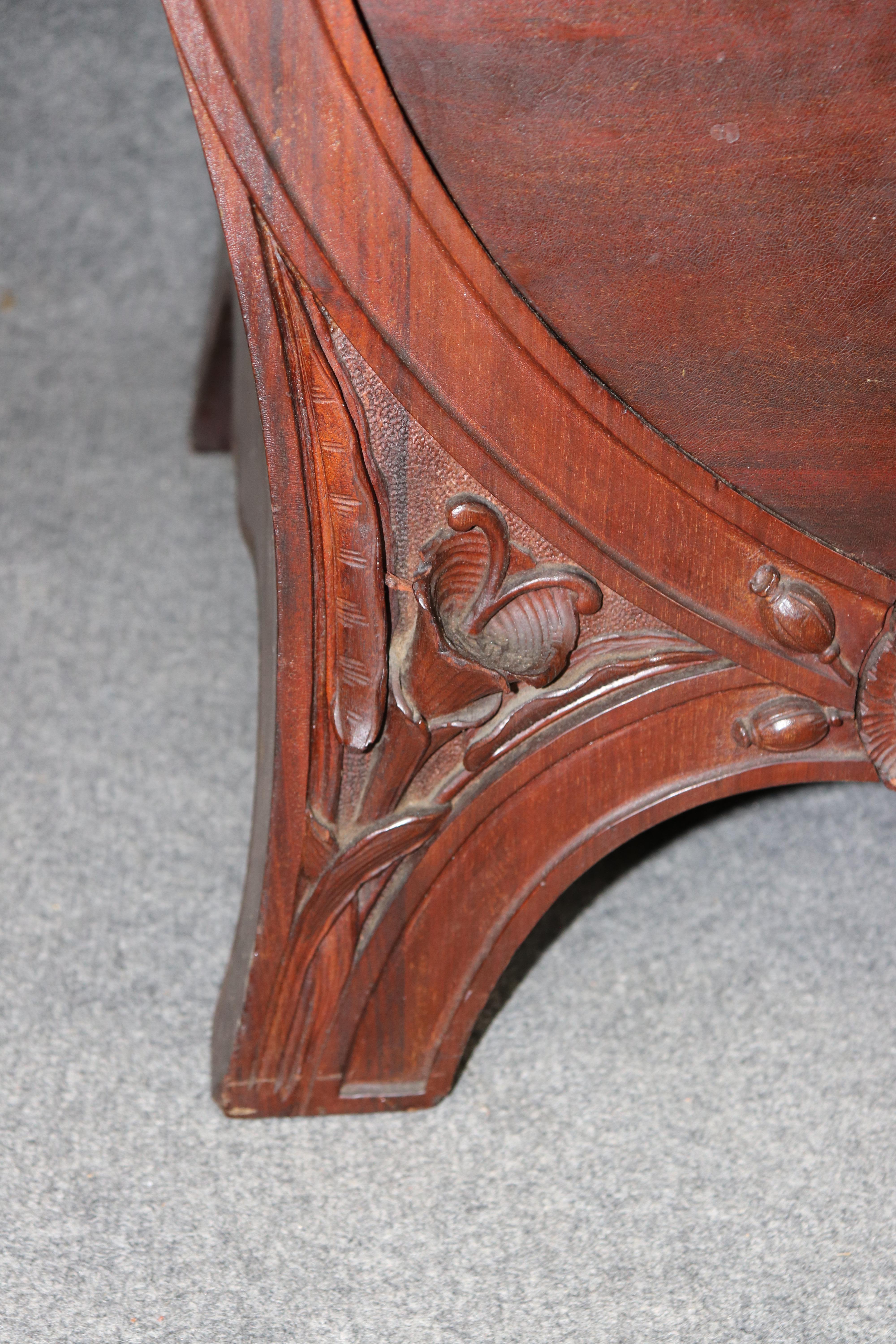 Commode Art Nouveau en noyer marqueté et satiné à la manière de Galle en vente 1