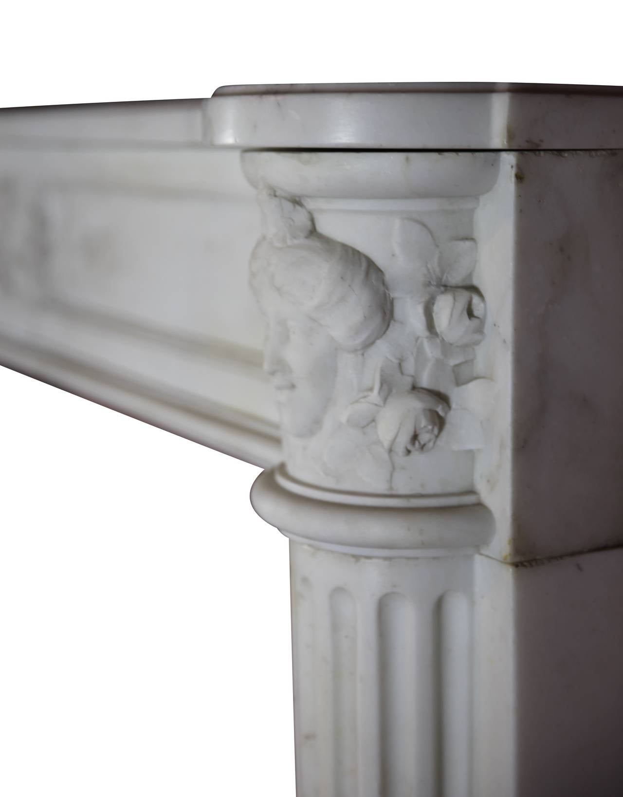 Fine French White 18th Century Carrara Marble Antique Fireplace Surround In Excellent Condition For Sale In Beervelde, BE