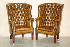 FINE FULLY RESTORED PAIR OF BROWN LEATHER CHESTERFIELD PORTERS WiNGBACK ARMCHAIR
