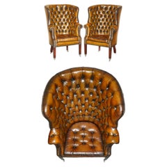 FINE FULLY RESTORED PAIR OF BROWN LEATHER CHESTERFIELD PORTERS WiNGBACK ARMCHAIR