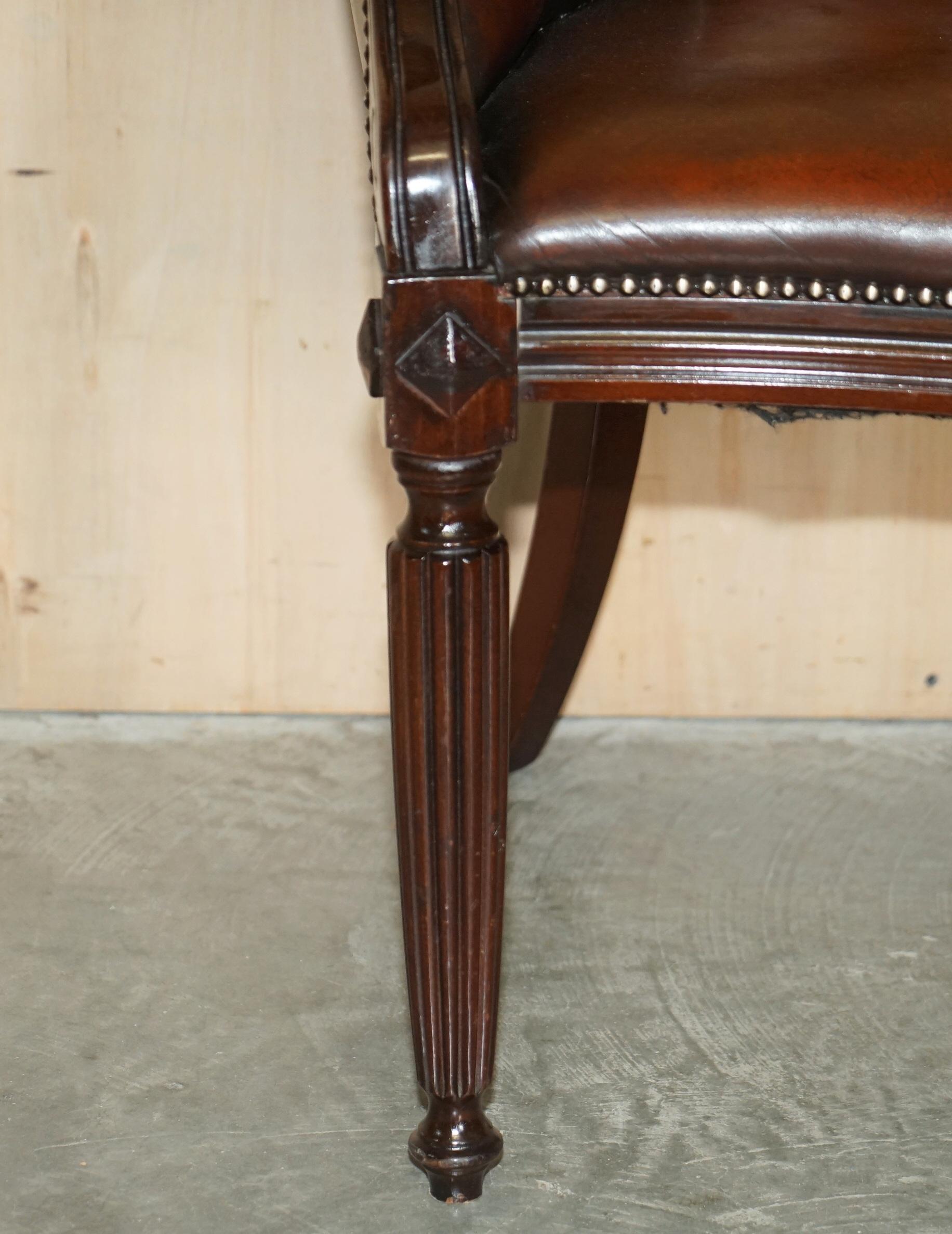 Fein vollständig restauriert Vintage Chesterfield getuftet Hand gefärbt Wanne Club Sessel 1