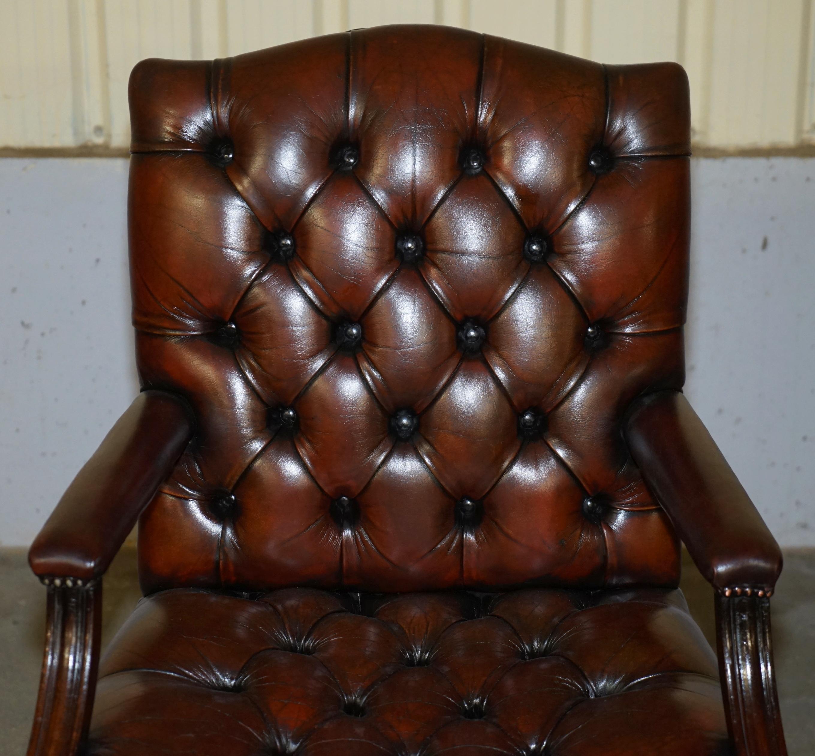 Chesterfield FINE FULLY RESTORED VINTAGE GEORGE II STYLE CHESTERFIELD TUFTED LEATHER ARMCHAiR For Sale