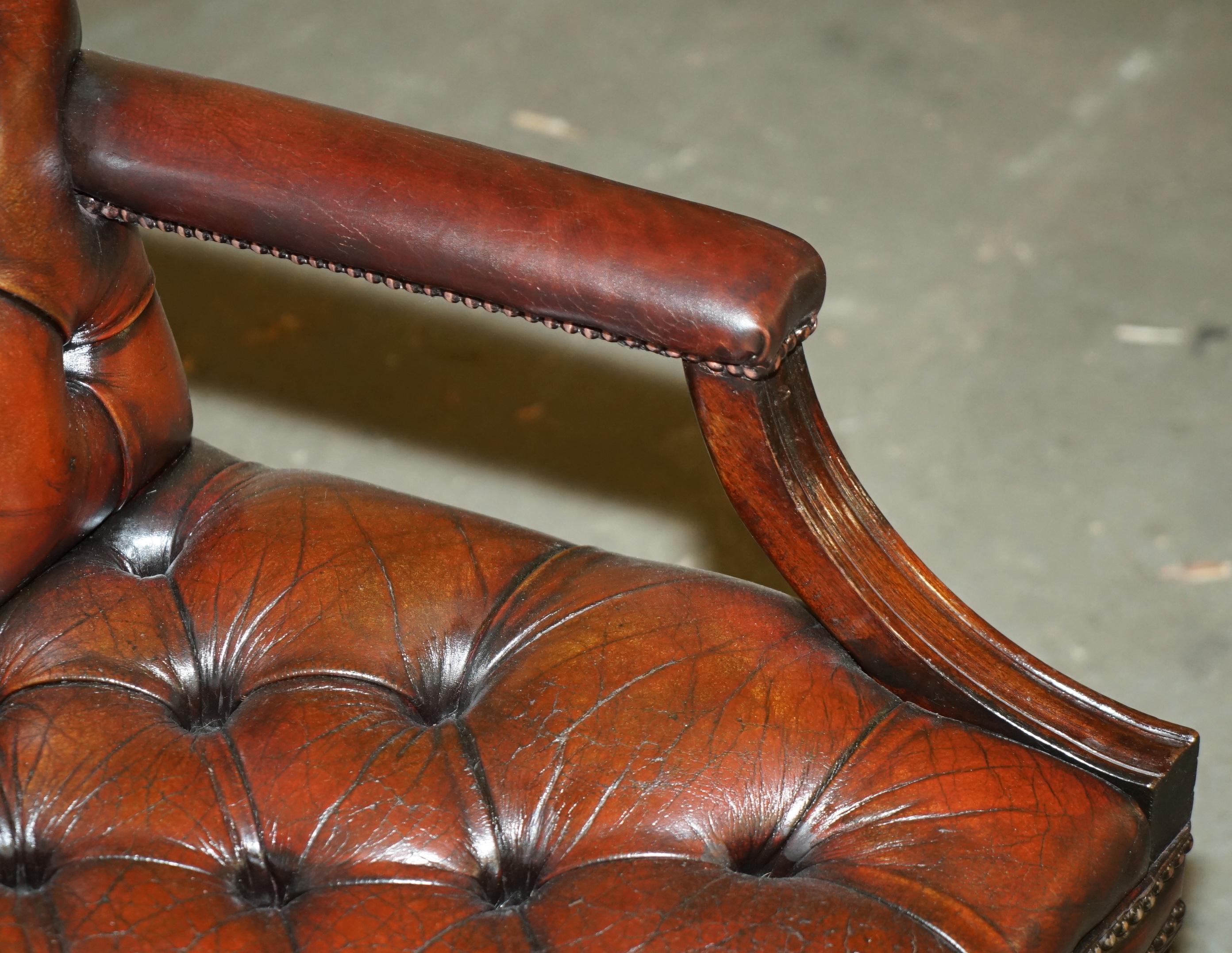 20th Century FINE FULLY RESTORED VINTAGE GEORGE II STYLE CHESTERFIELD TUFTED LEATHER ARMCHAiR For Sale