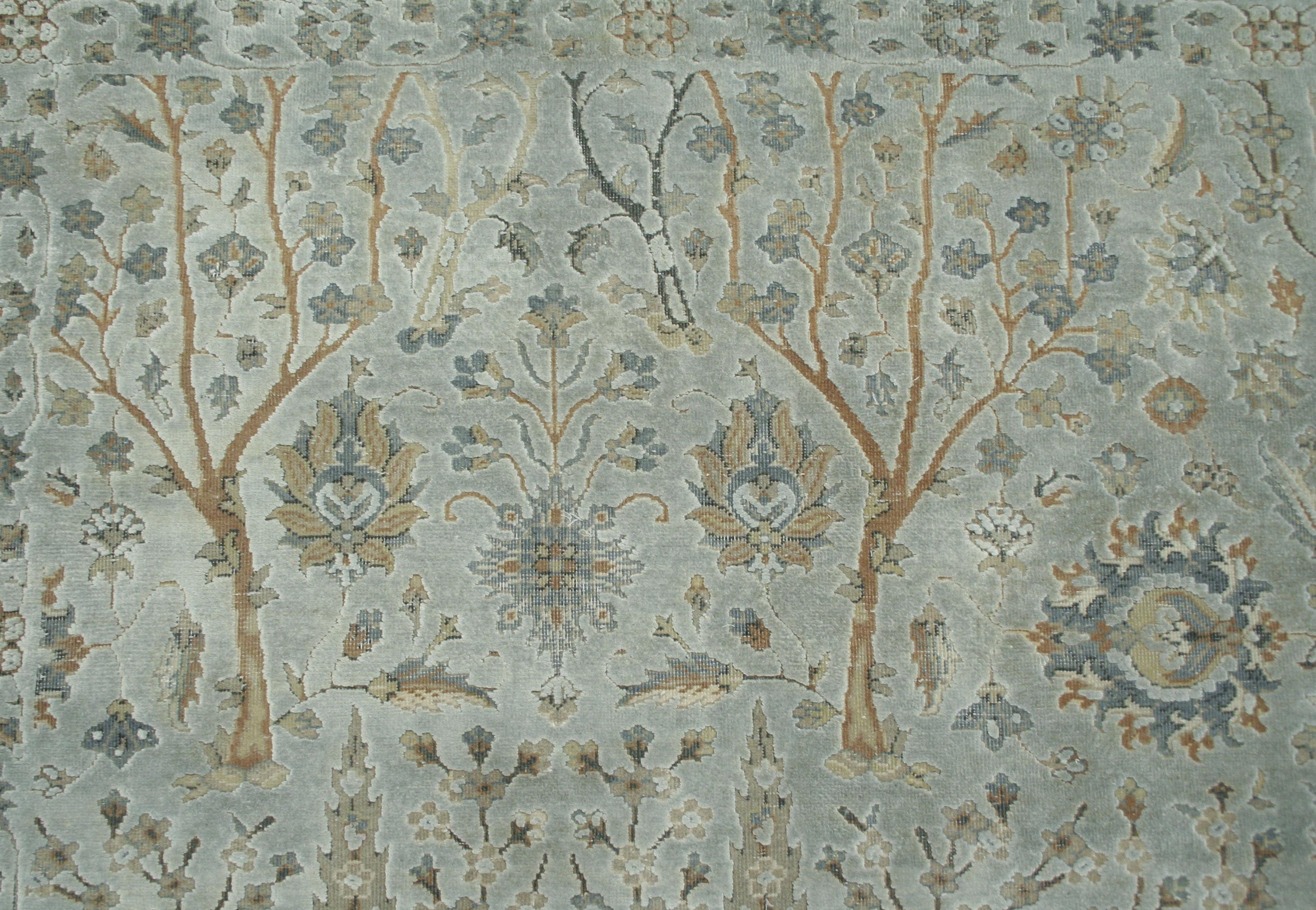 Alfombra de lana y seda con diseño de jardín y estampado integral Anudado a mano en venta