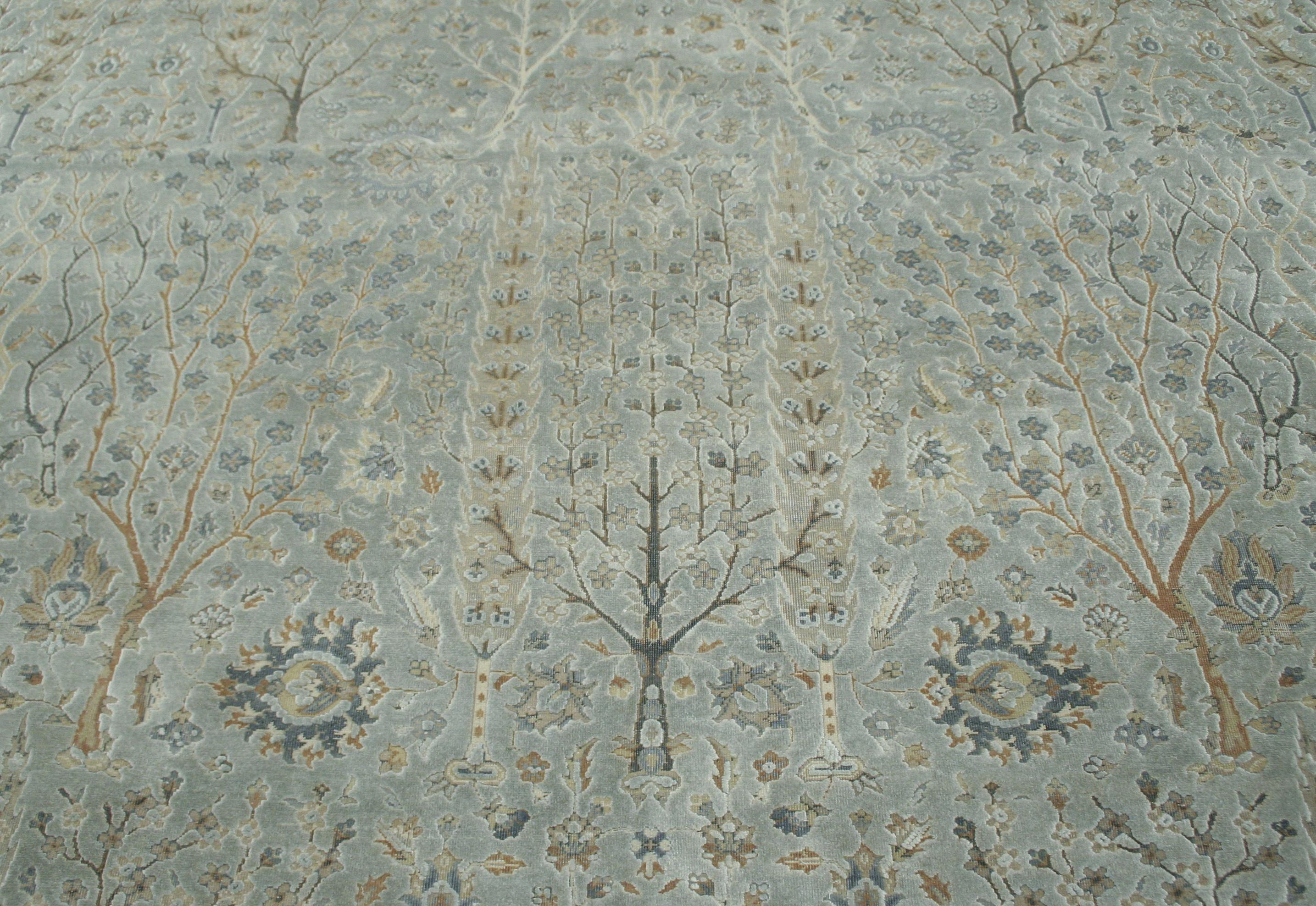 Alfombra de lana y seda con diseño de jardín y estampado integral en Nuevo estado para la venta en Milan, IT
