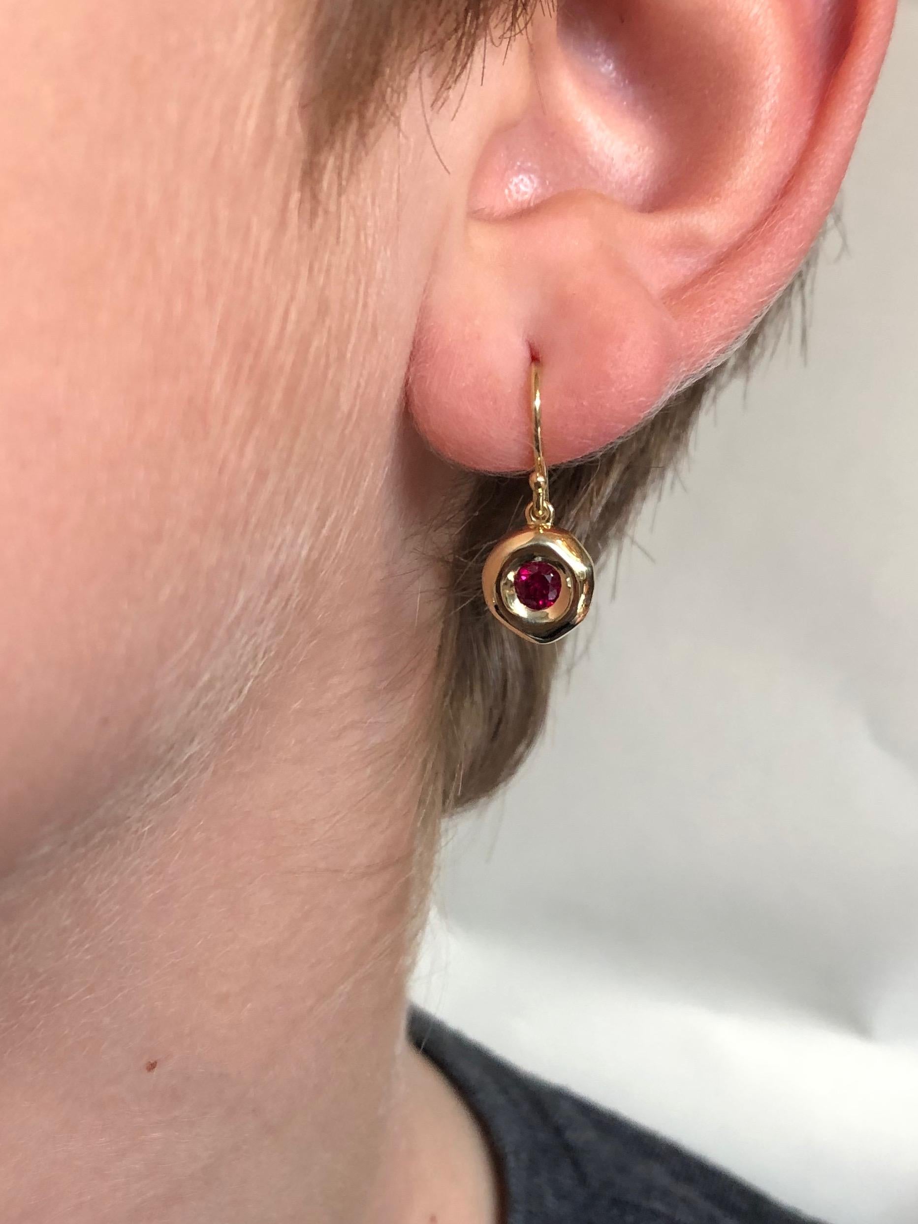 Fine Gemfields Mozambique Ruby and 18 Karat Gold Earrings In New Condition For Sale In Berkeley, CA