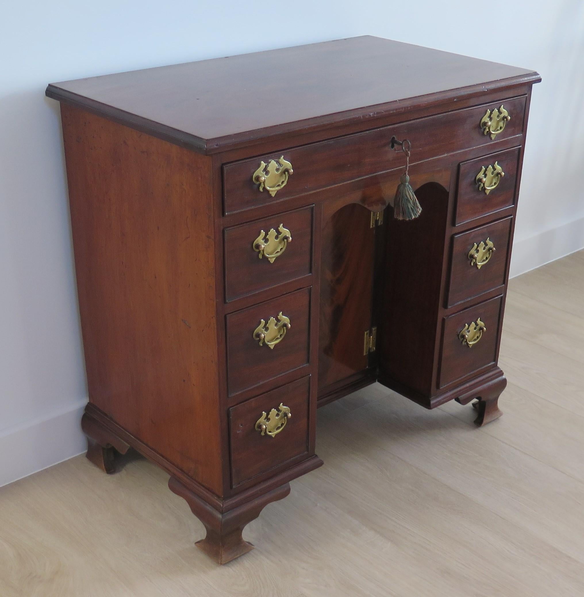 George II George 11nd small Kneehole Desk in Mahogany, English Circa 1745 For Sale