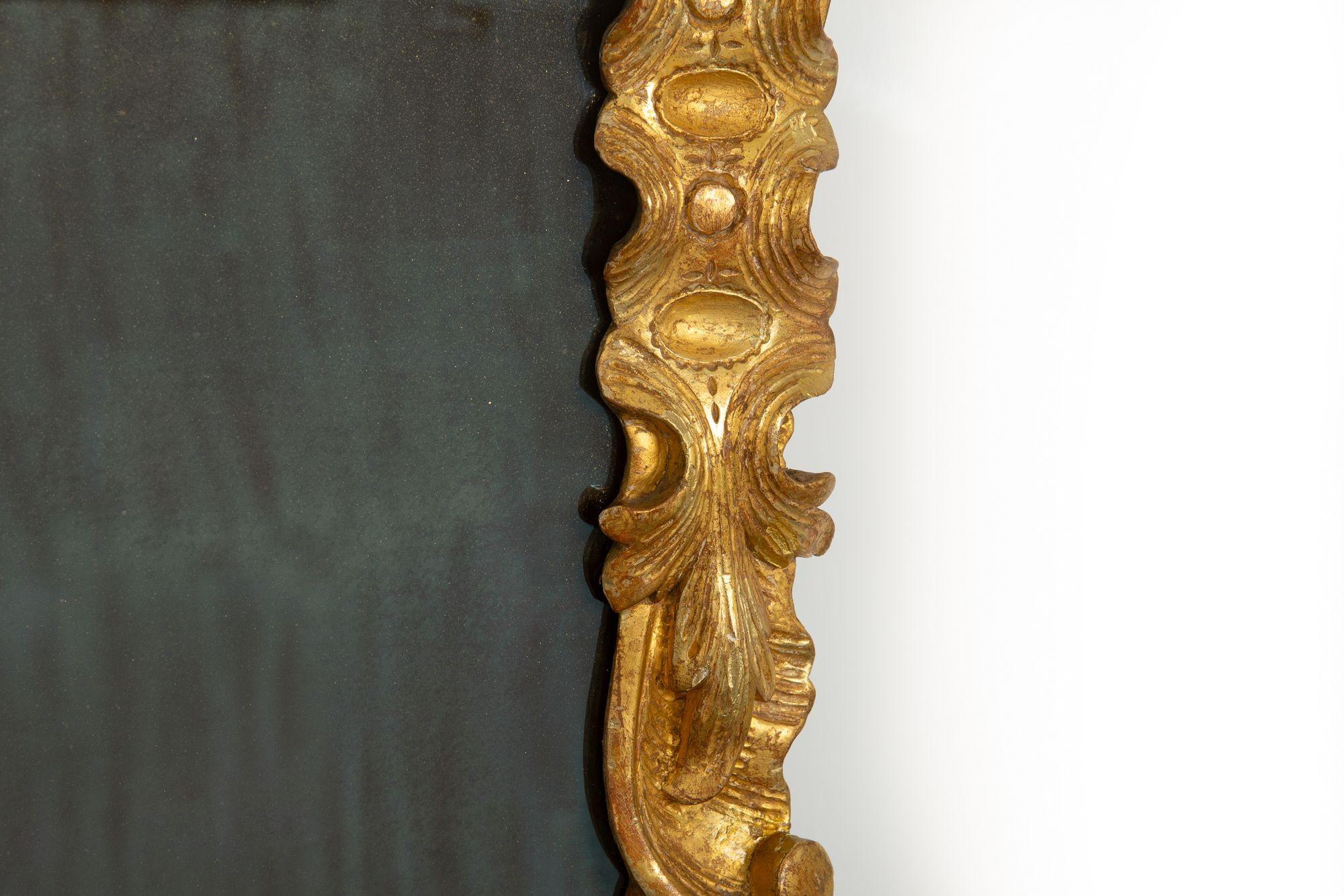 Miroir mural en bois doré sculpté George II, anglais ou écossais vers 1750 en vente 6