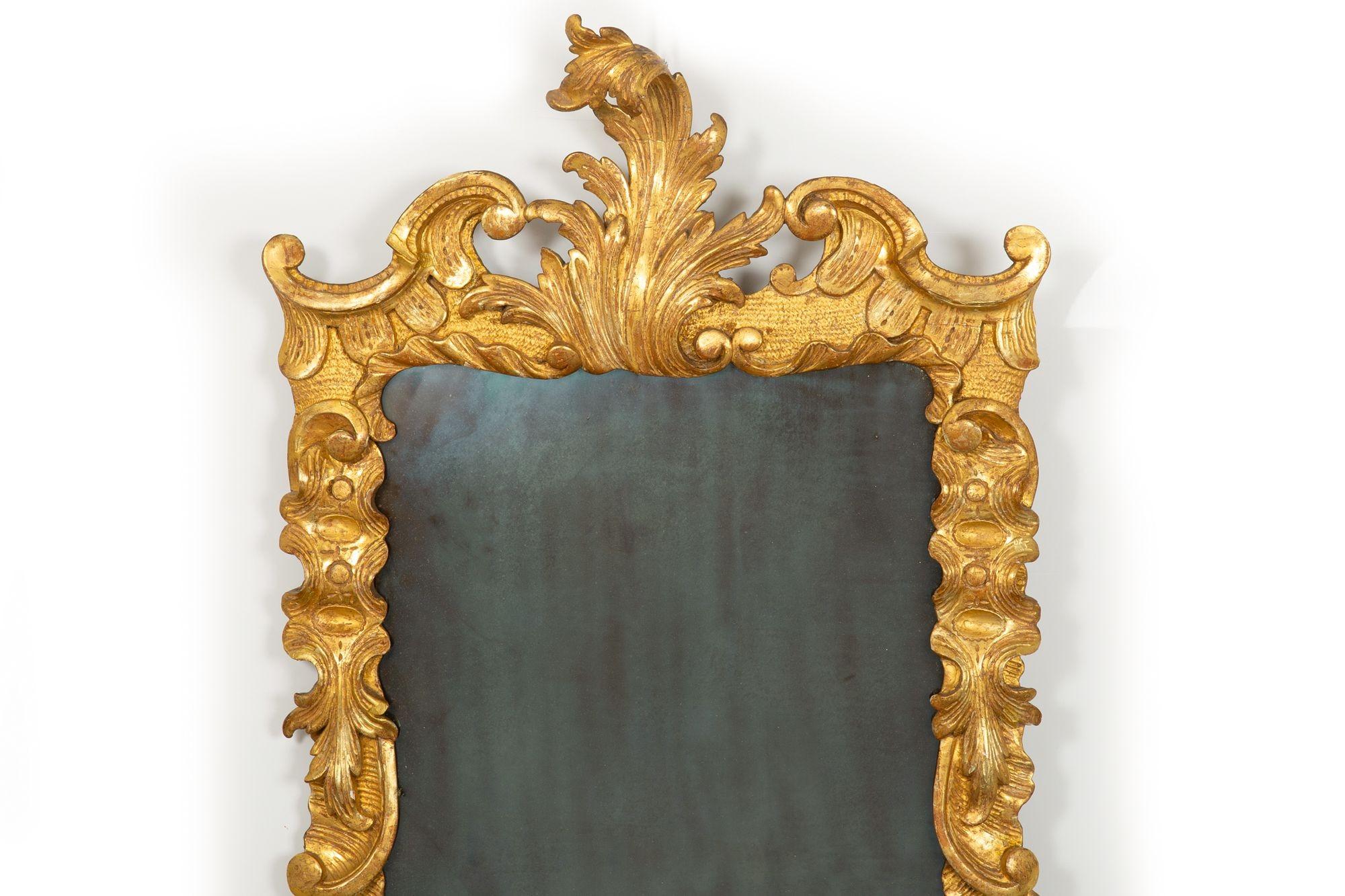 Sculpté Miroir mural en bois doré sculpté George II, anglais ou écossais vers 1750 en vente