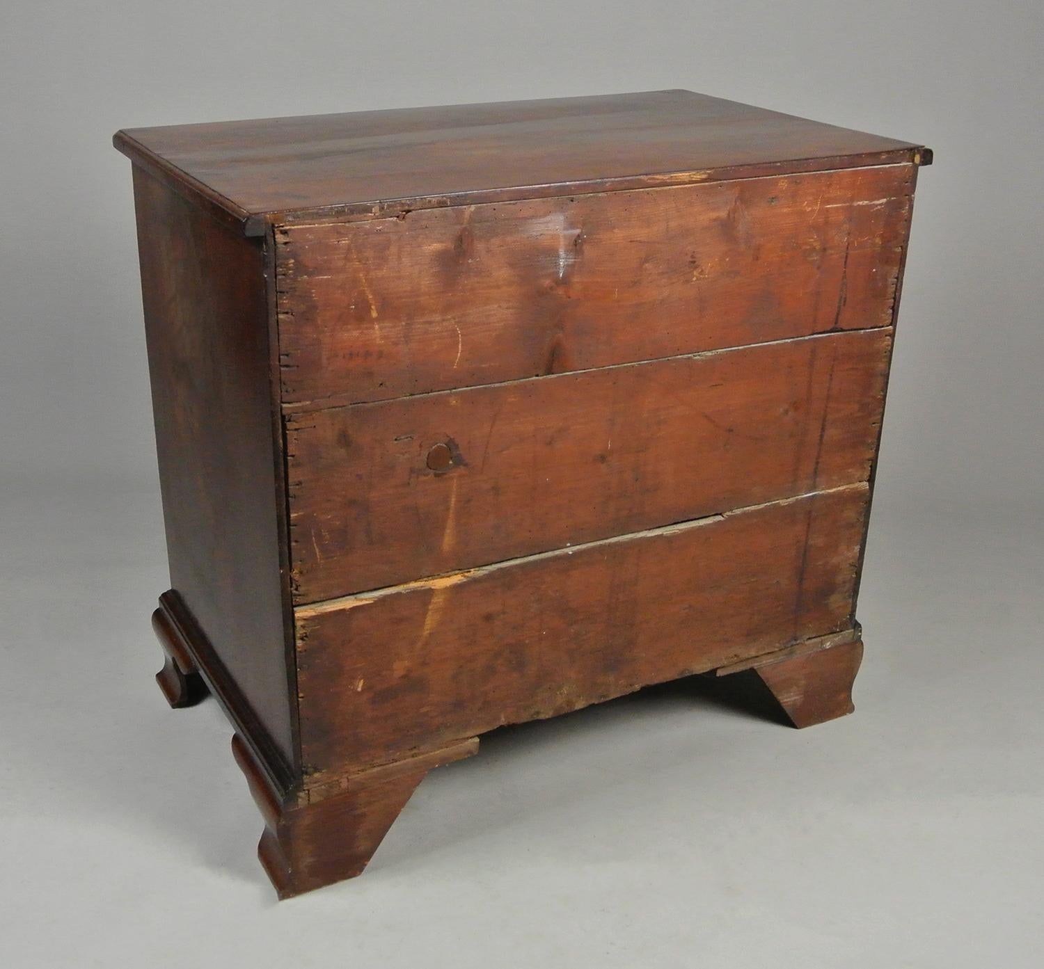 Fine George II Red Walnut Desk c. 1750 For Sale 6