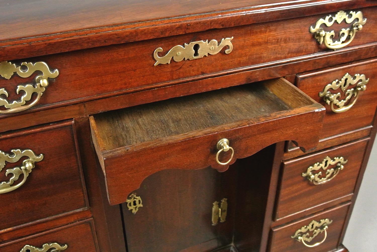 Fine George II Red Walnut Desk c. 1750 For Sale 2