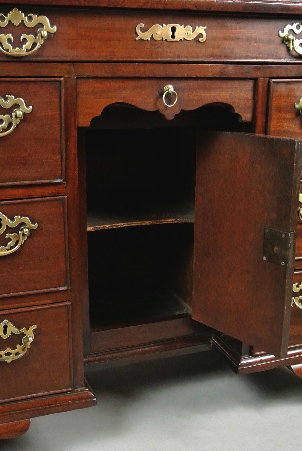 Fine George II Red Walnut Desk c. 1750 For Sale 3