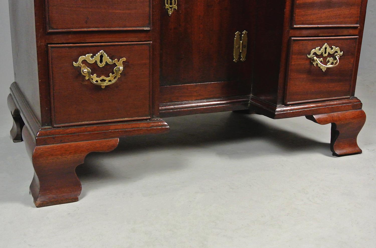 Fine George II Red Walnut Desk c. 1750 For Sale 4