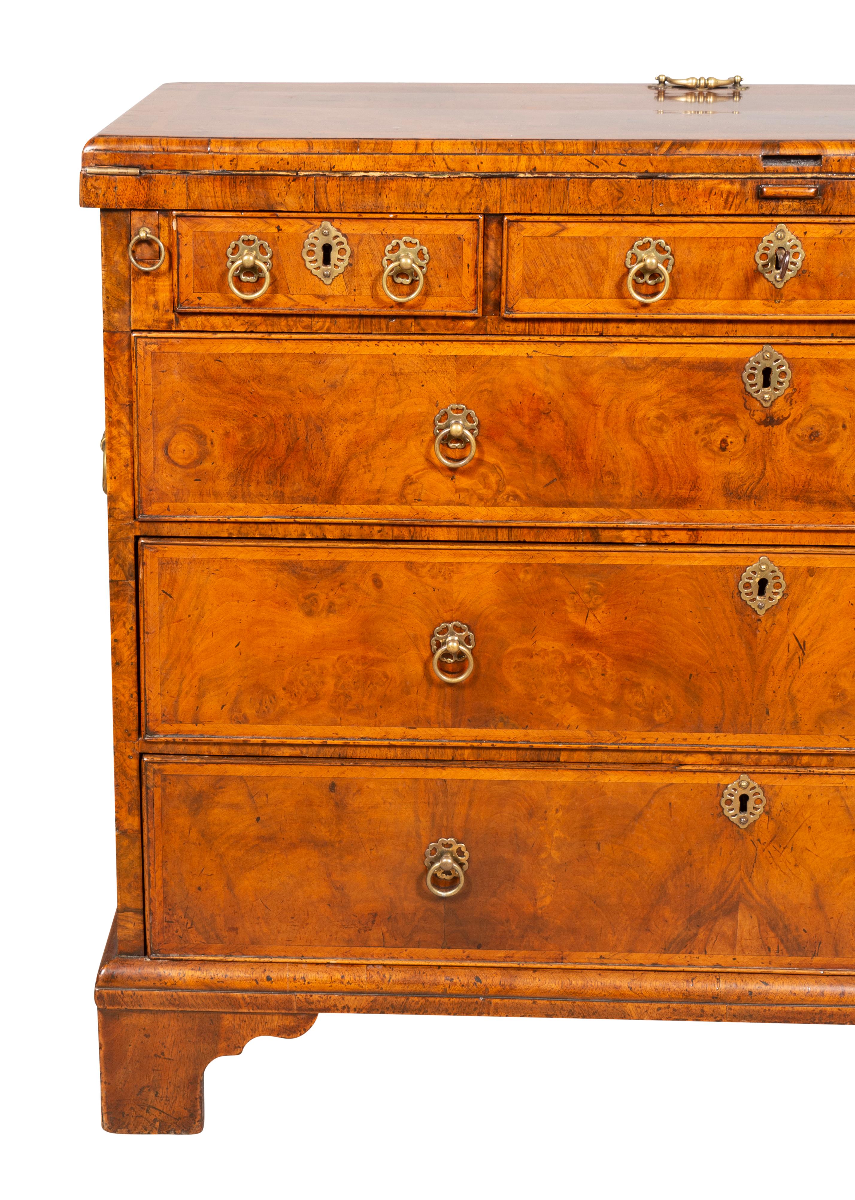 Coffre de célibataire en noyer de style George II en vente 5