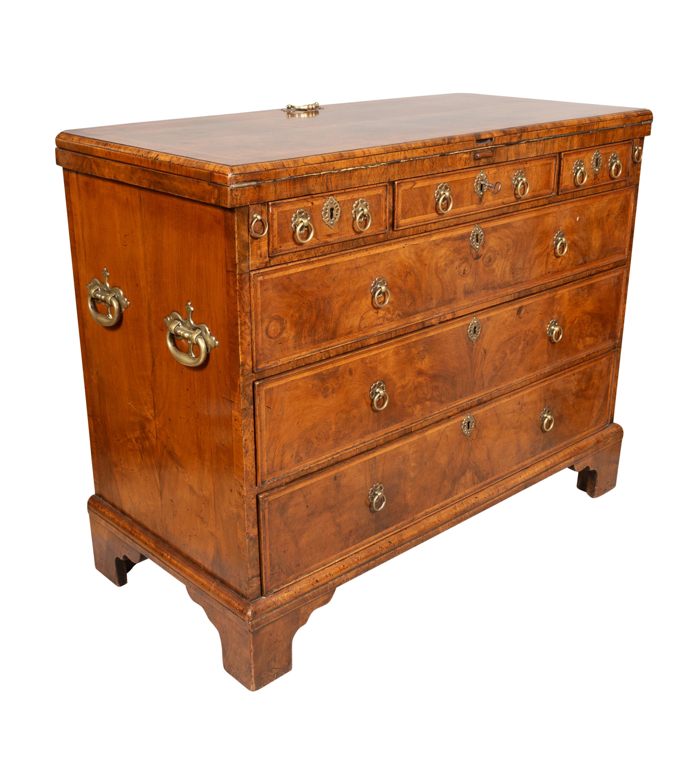 Coffre de célibataire en noyer de style George II Bon état - En vente à Essex, MA