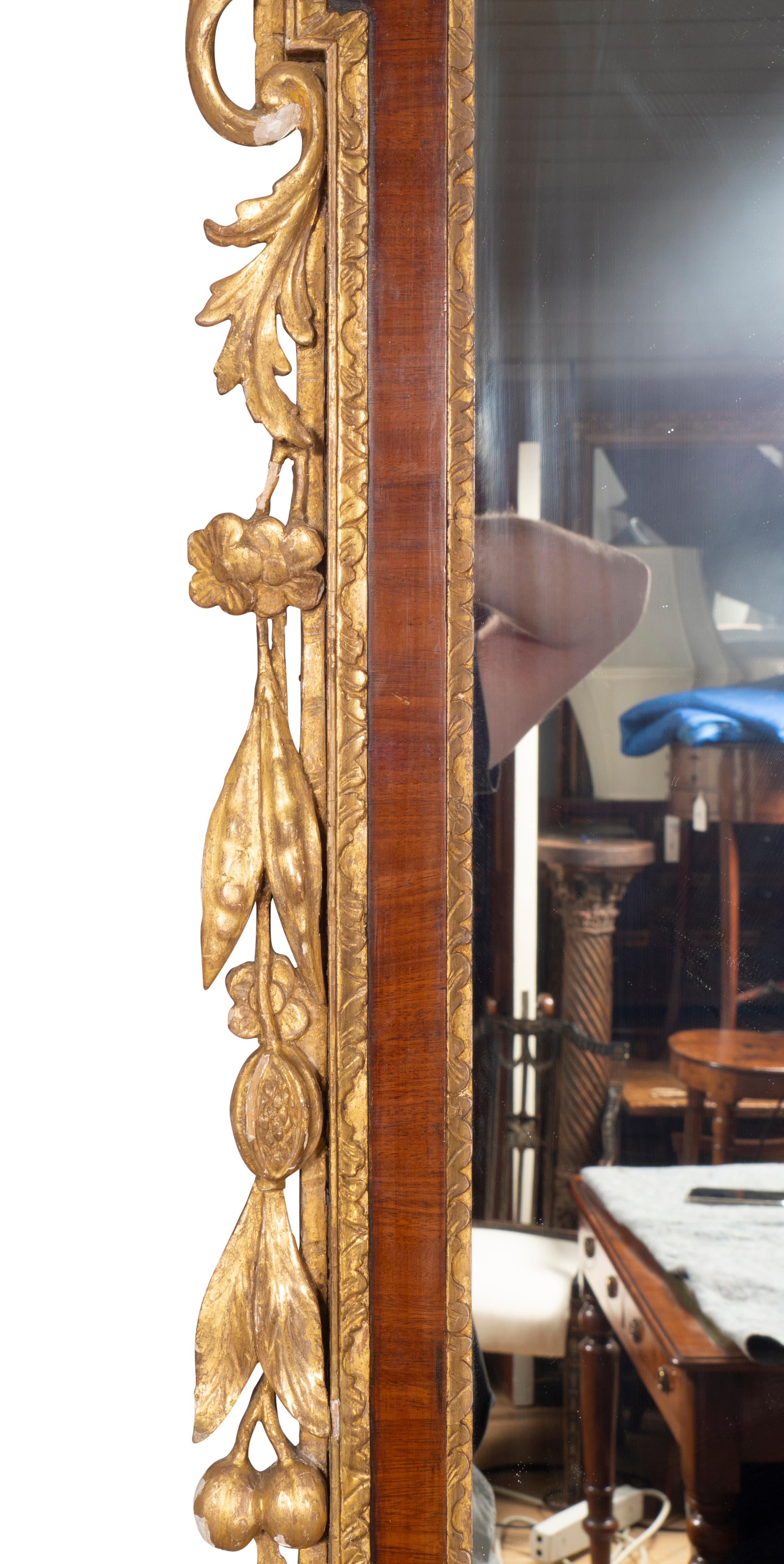 George III.-Spiegel aus Mahagoni und vergoldetem Paket (Spätes 18. Jahrhundert) im Angebot