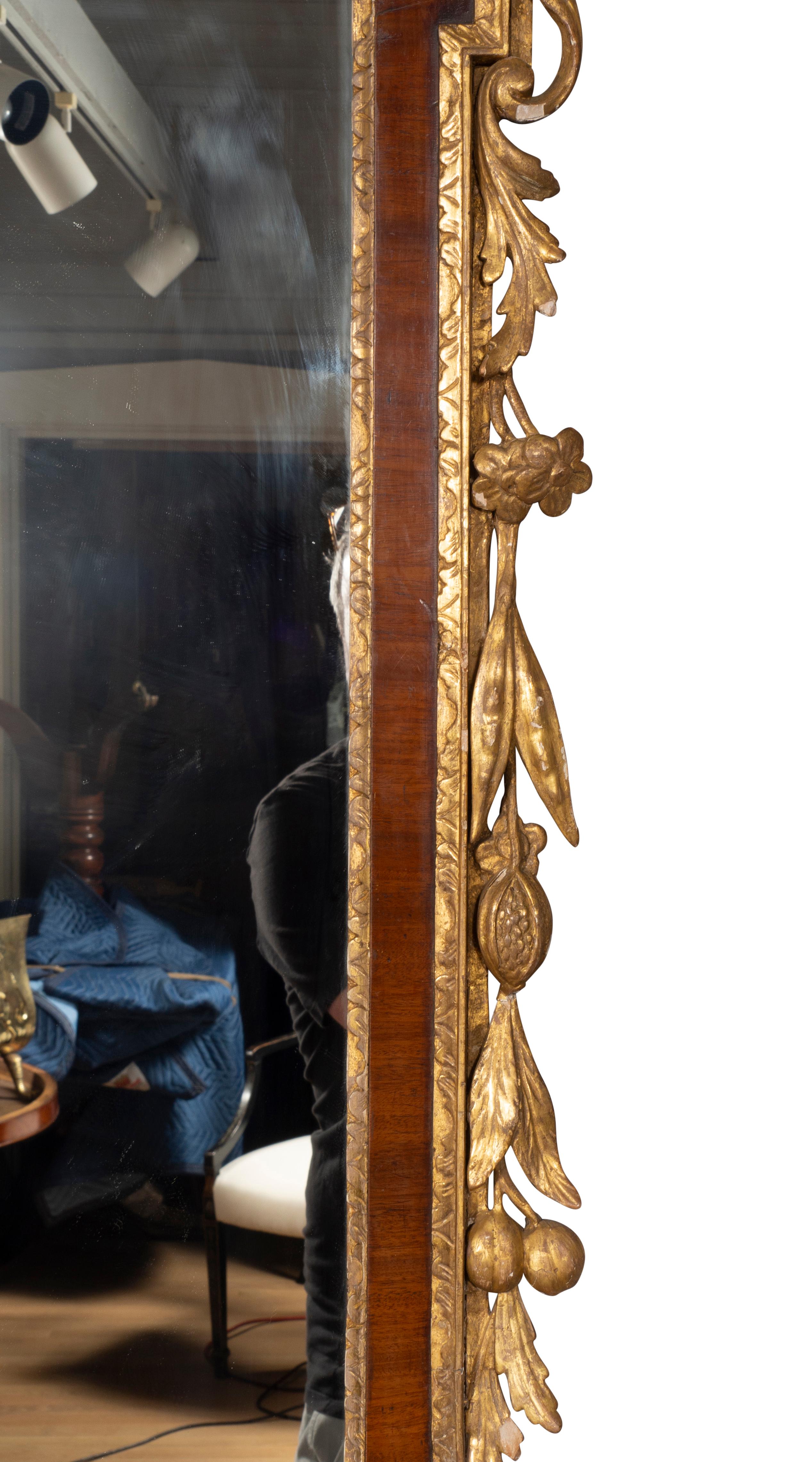 Fine George III Mahogany and Parcel Gilt Mirror For Sale 2
