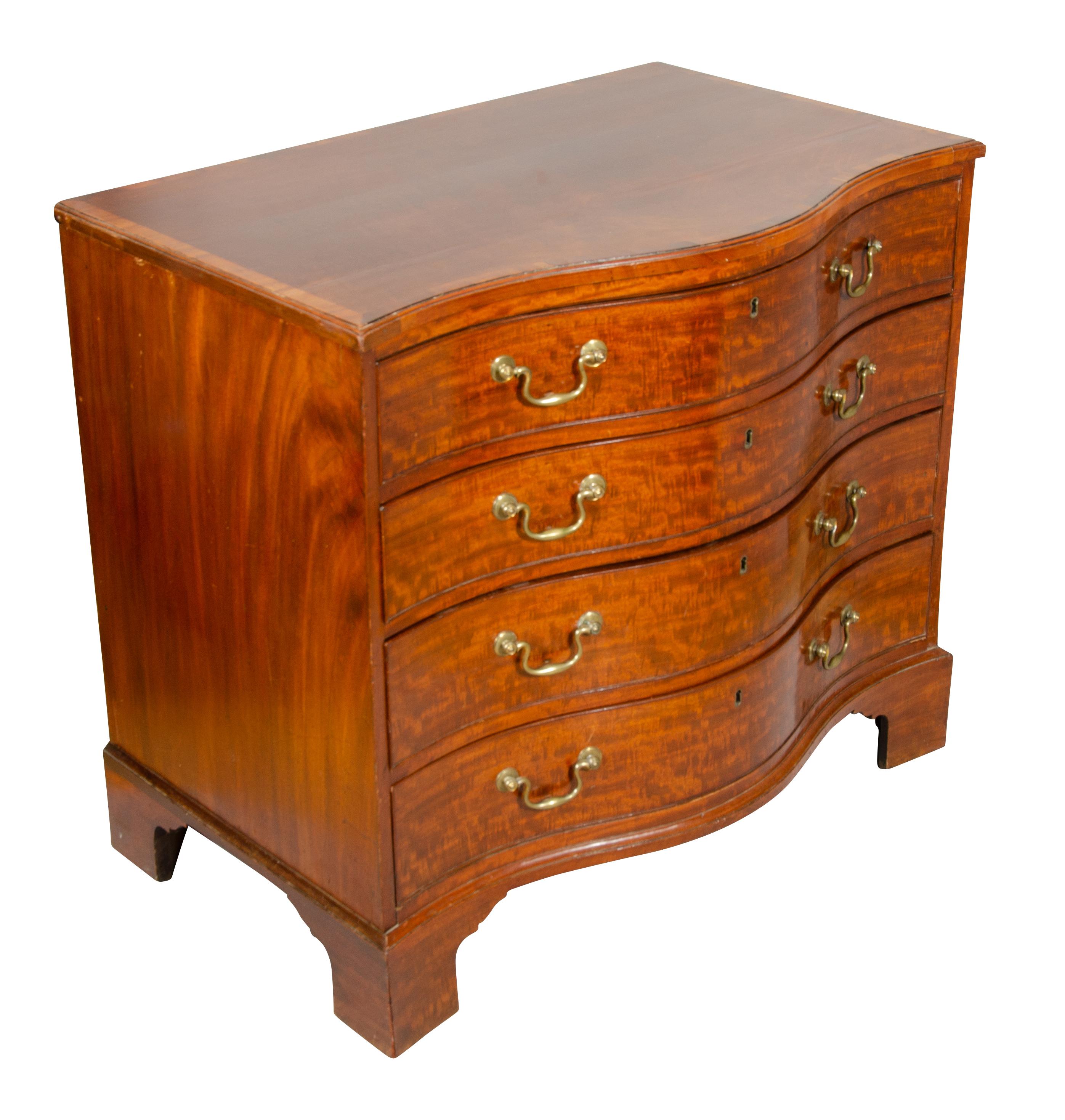 Fine George III Mahogany Chest of Drawers In Good Condition In Essex, MA