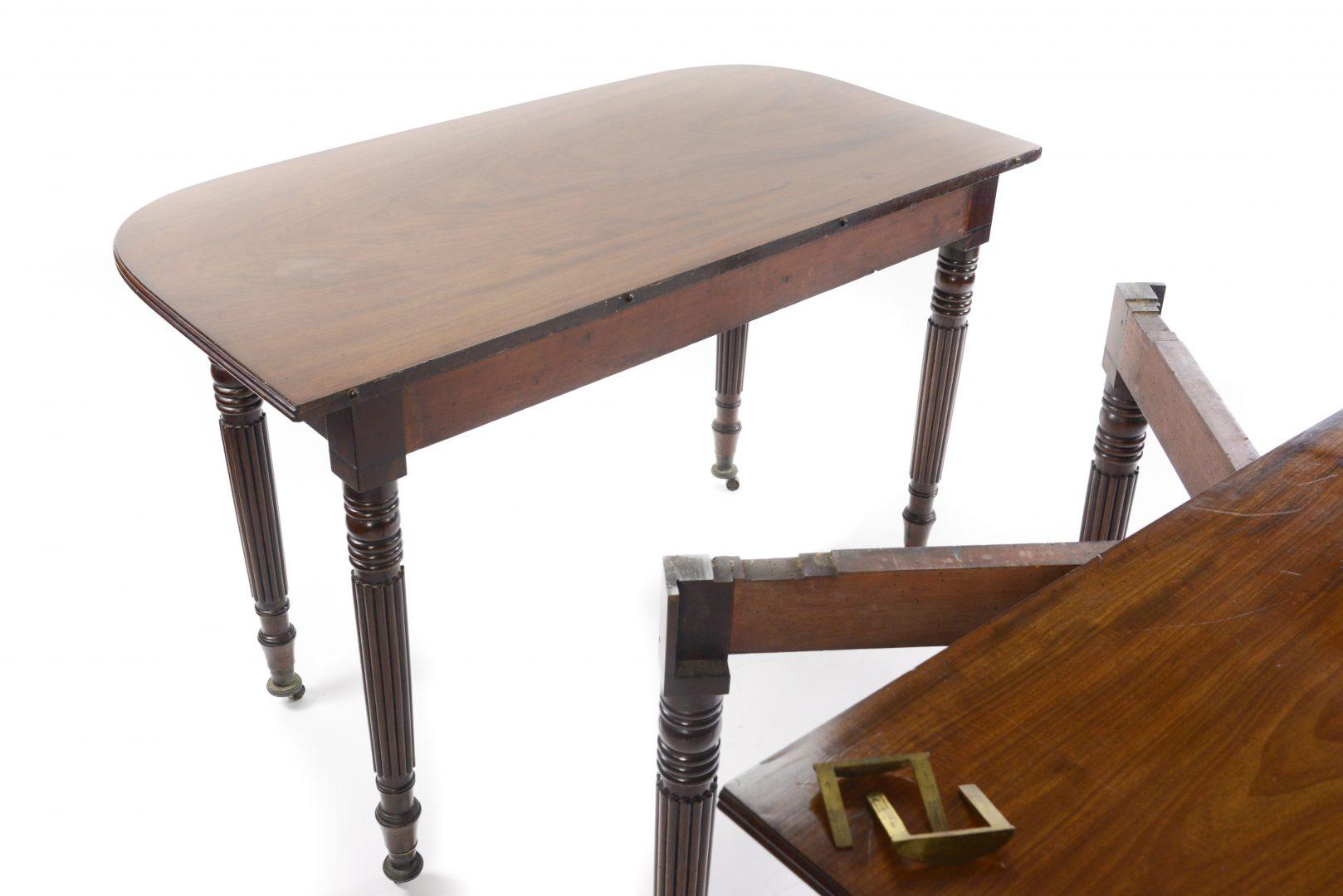 19th Century Fine George III Mahogany Extending Dining Table Attributed to Gillows 