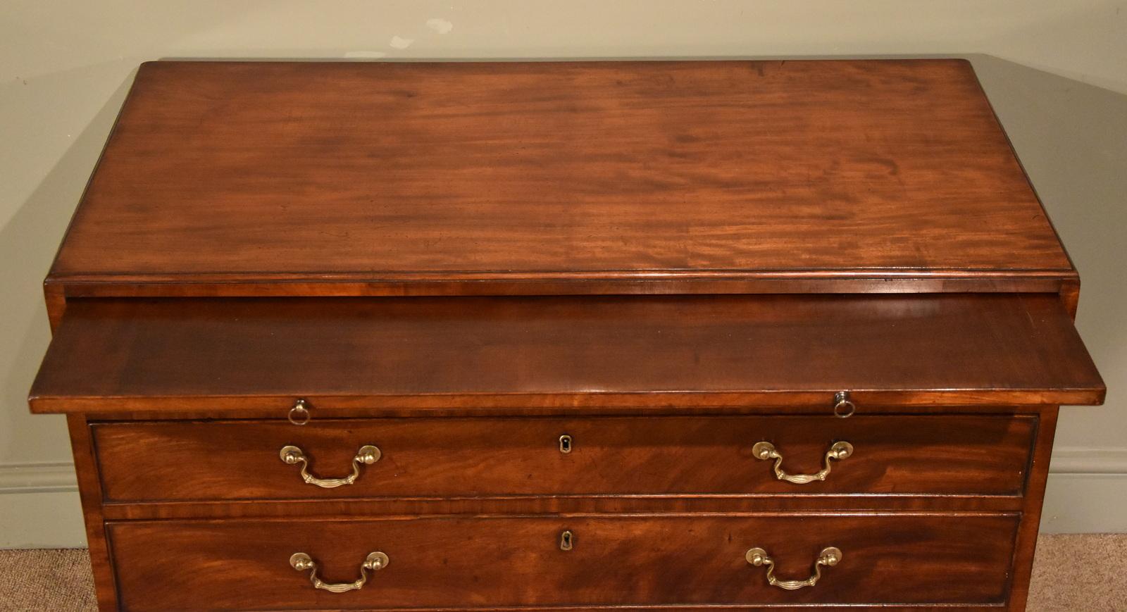 Fine George III Mahogany Graduated Chest of Drawers In Good Condition In Wiltshire, GB