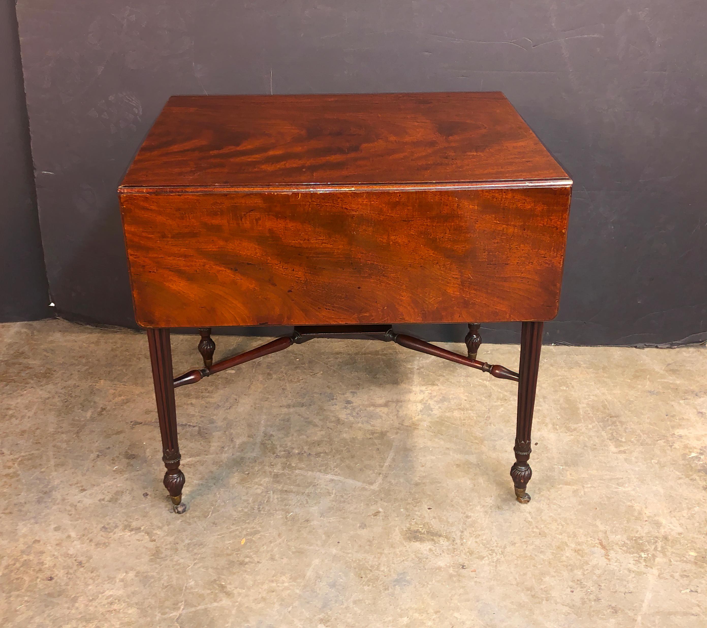 Fine George III Mahogany Pembroke Table In Good Condition In Westwood, NJ