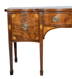 Aparador de estilo Jorge III, de caoba, madera satinada y palisandro con incrustaciones