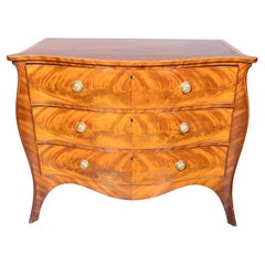 Fine George III Mahogany Serpentine Chest Of Drawers