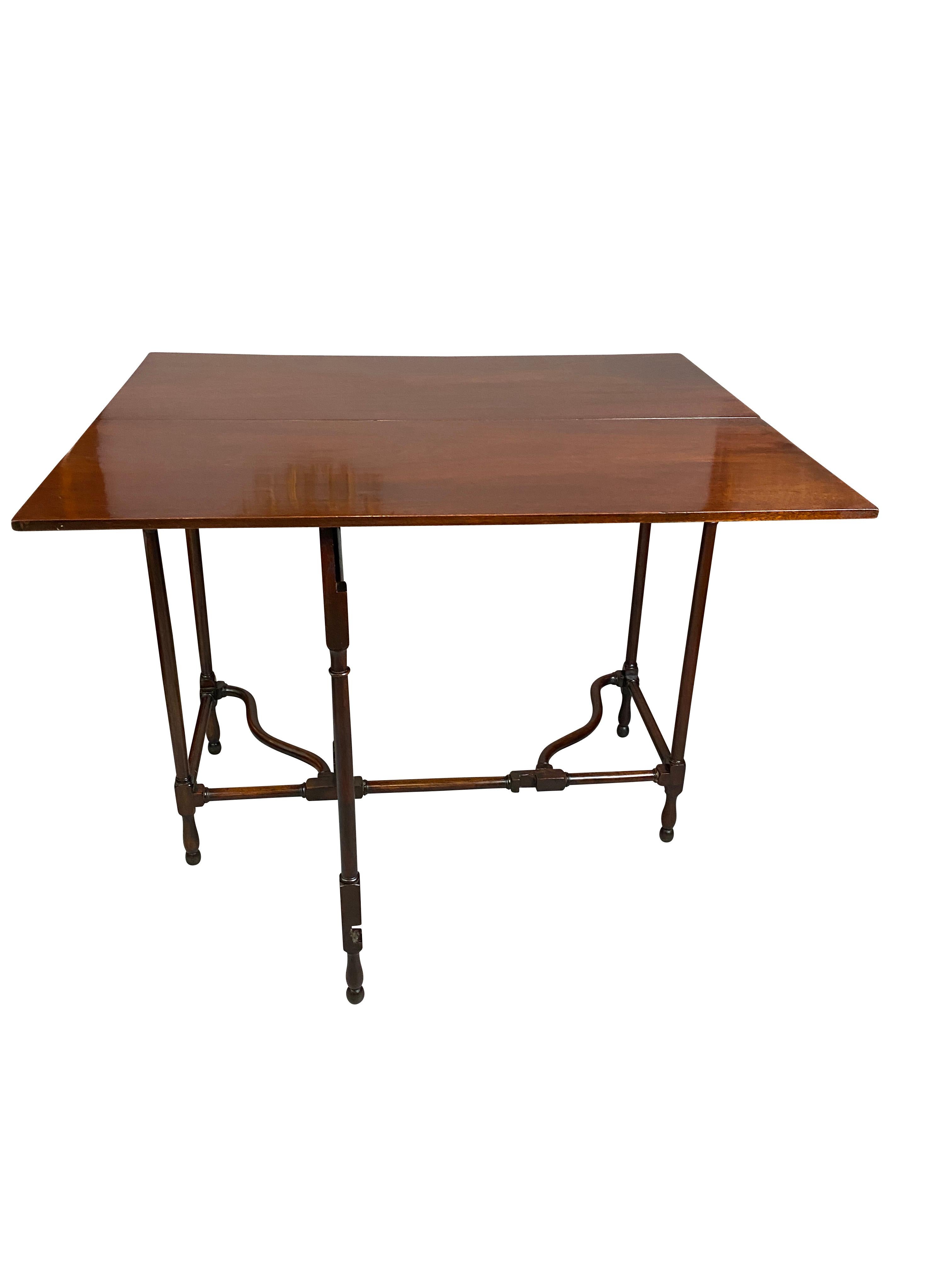 George III. Mahagoni-Spinnenbein-Tisch mit Spinnenbeinen (Spätes 18. Jahrhundert) im Angebot