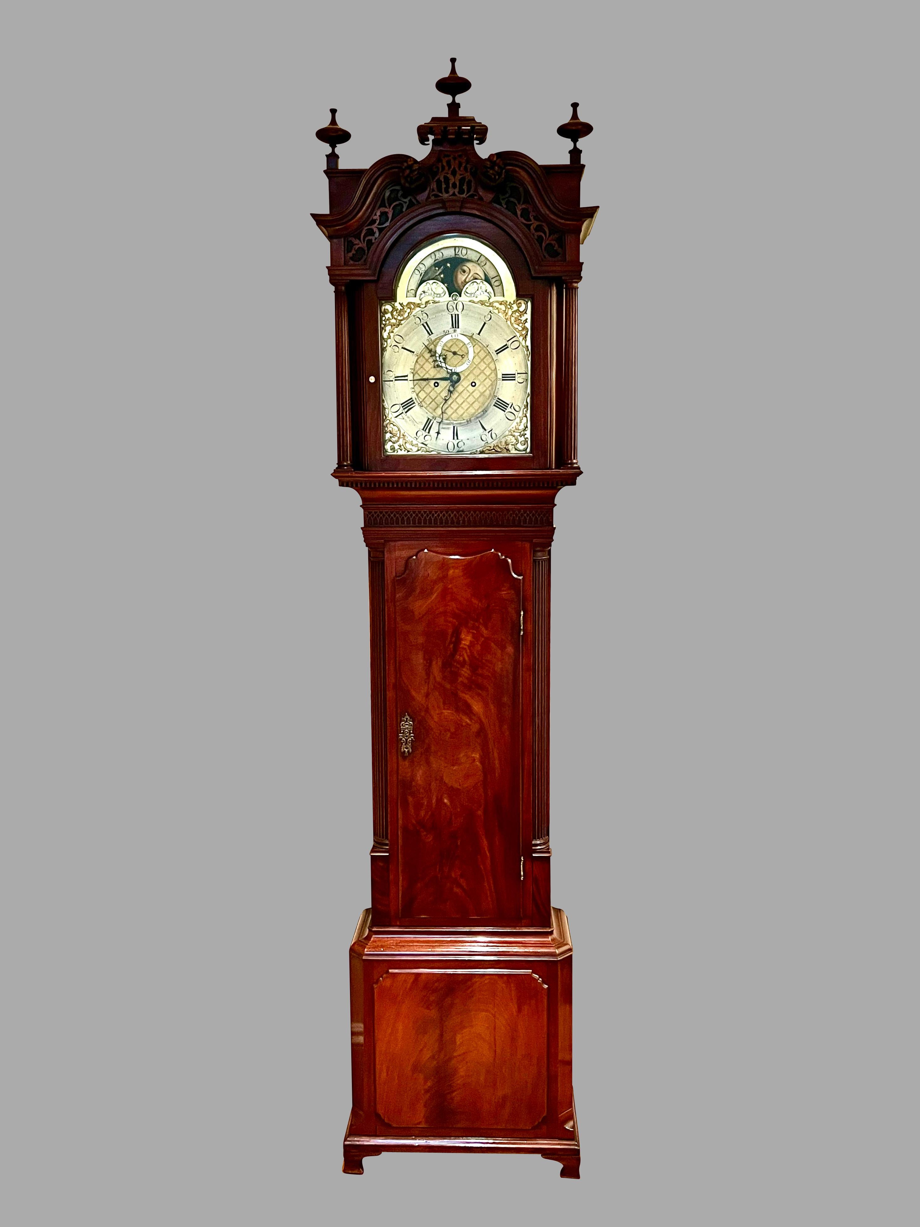 Fine George III Mahogany Tall Case Clock by William Barker 8 Day Time and Strike Chippendale en venta