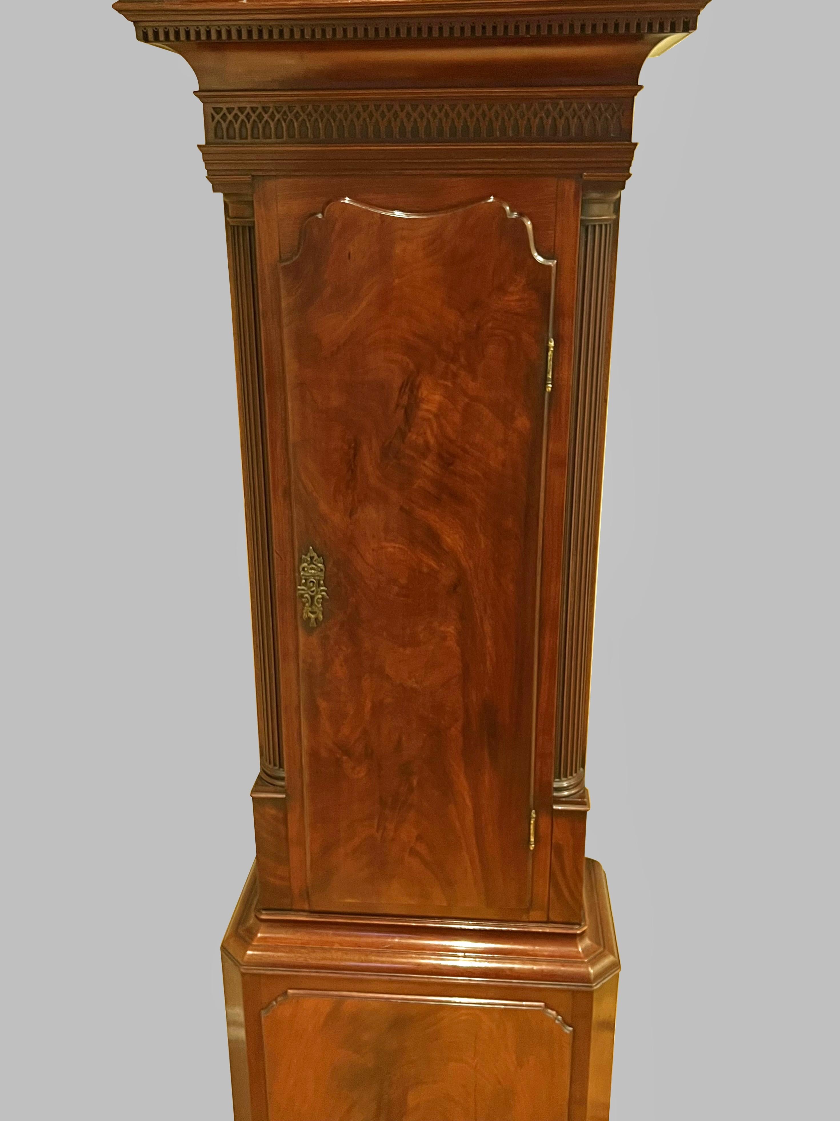 Fine George III Mahogany Tall Case Clock by William Barker 8 Day Time and Strike en venta 4