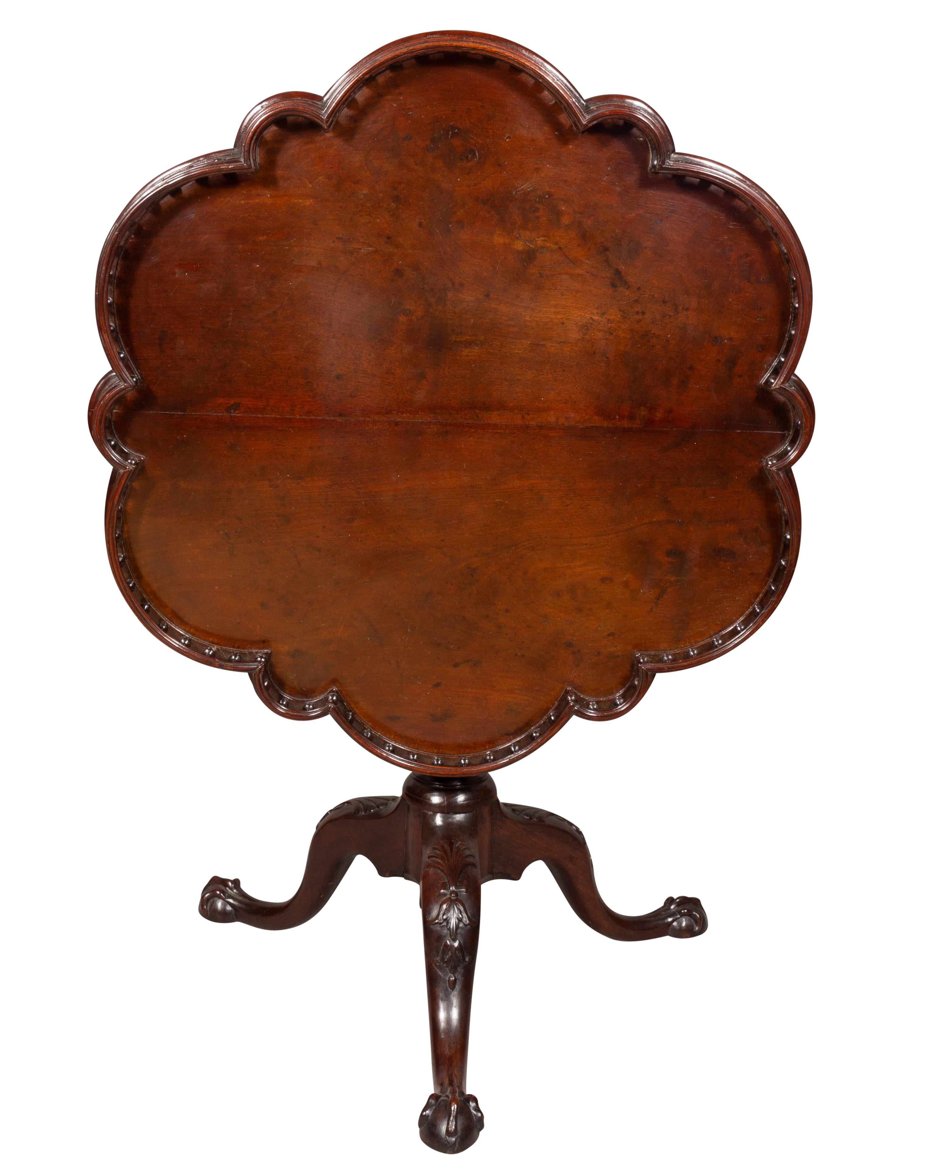 Fine George III Mahogany Tea Table In Good Condition For Sale In Essex, MA