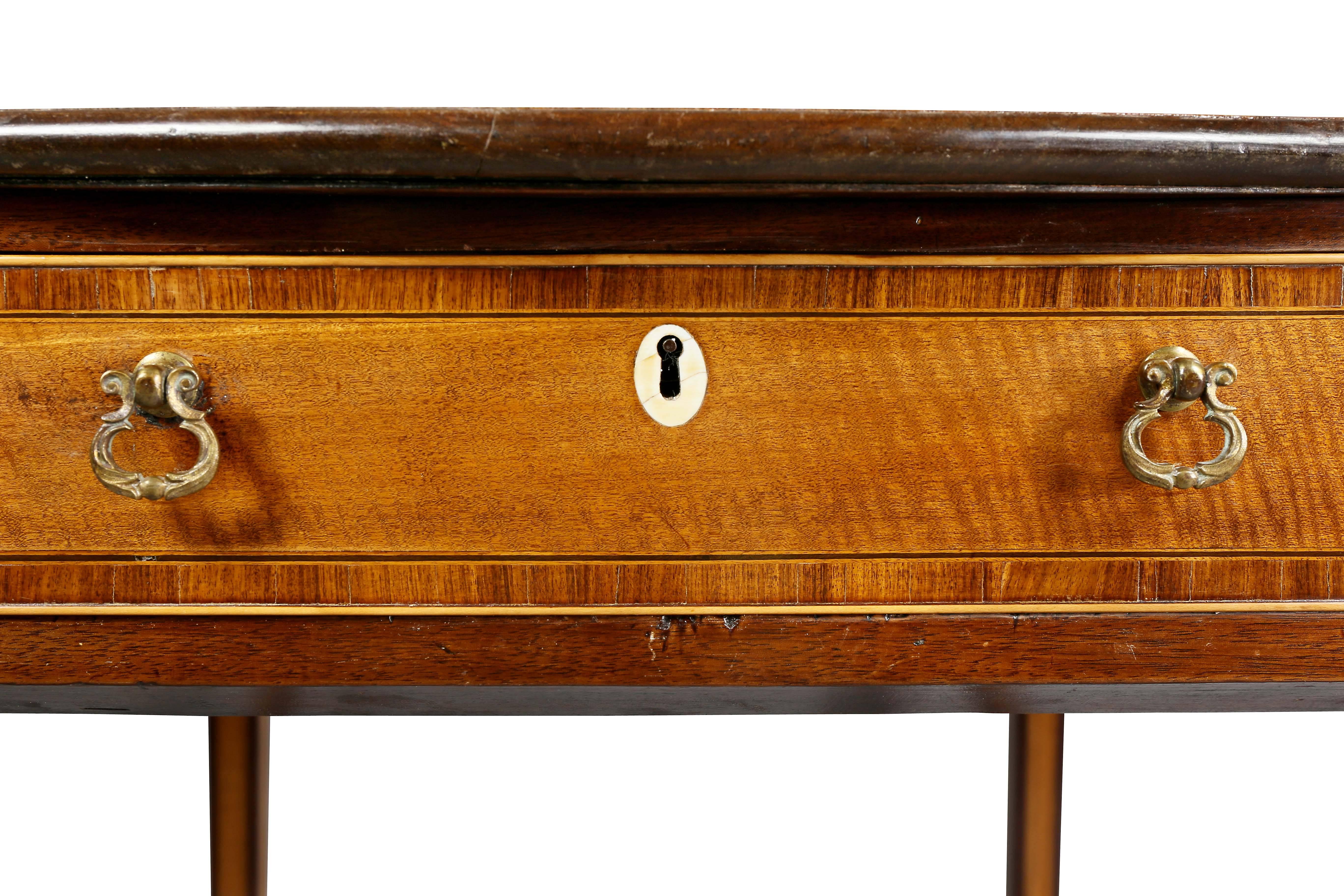 Fine George III Satinwood and Mahogany Pembroke Table In Good Condition For Sale In Essex, MA