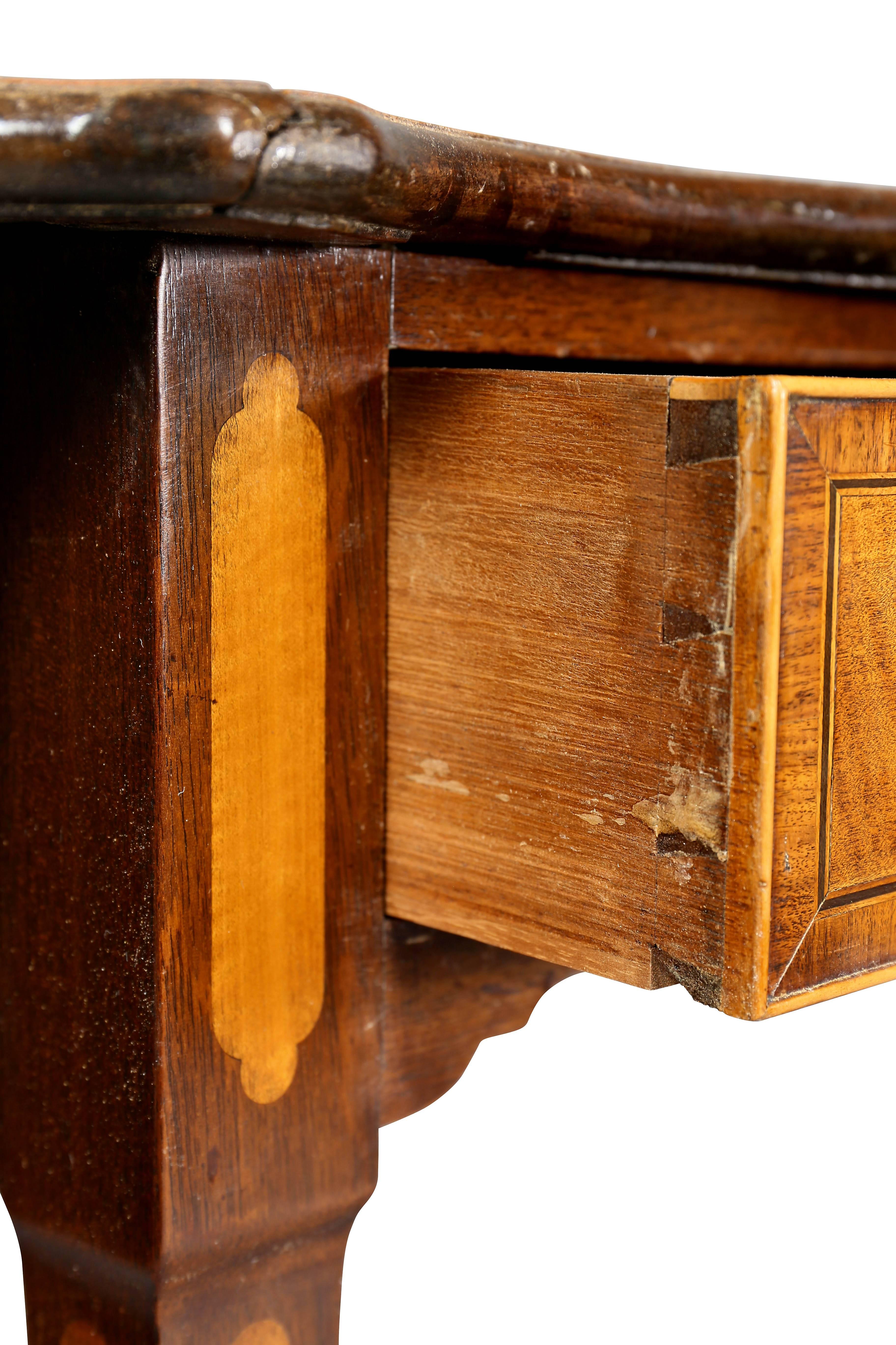 George III. Pembroke-Tisch aus Seidenholz und Mahagoni (Spätes 18. Jahrhundert) im Angebot