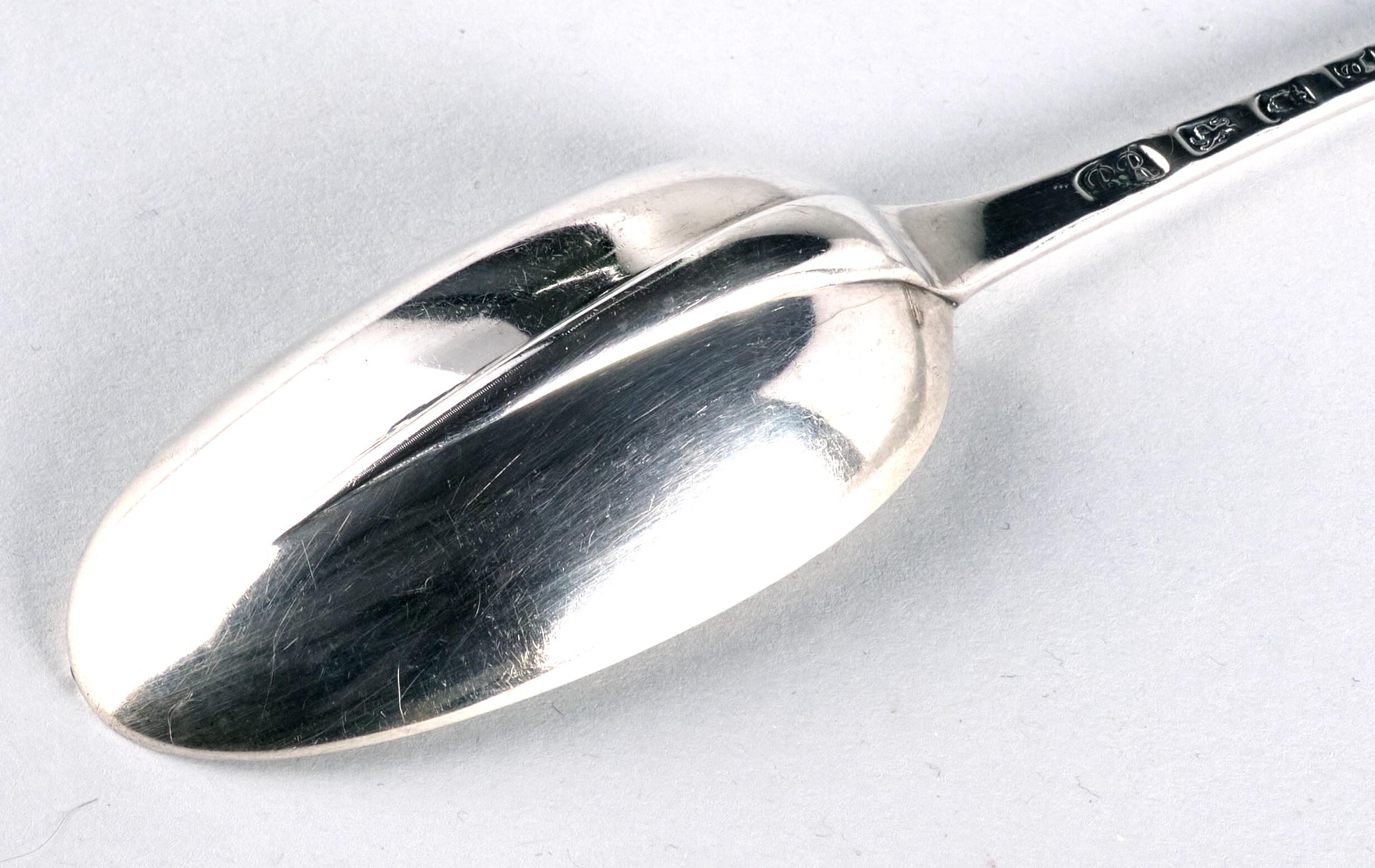 English A Very Fine 18th Century Georgian Onslow Pattern Sterling Silver Stuffing Spoon For Sale