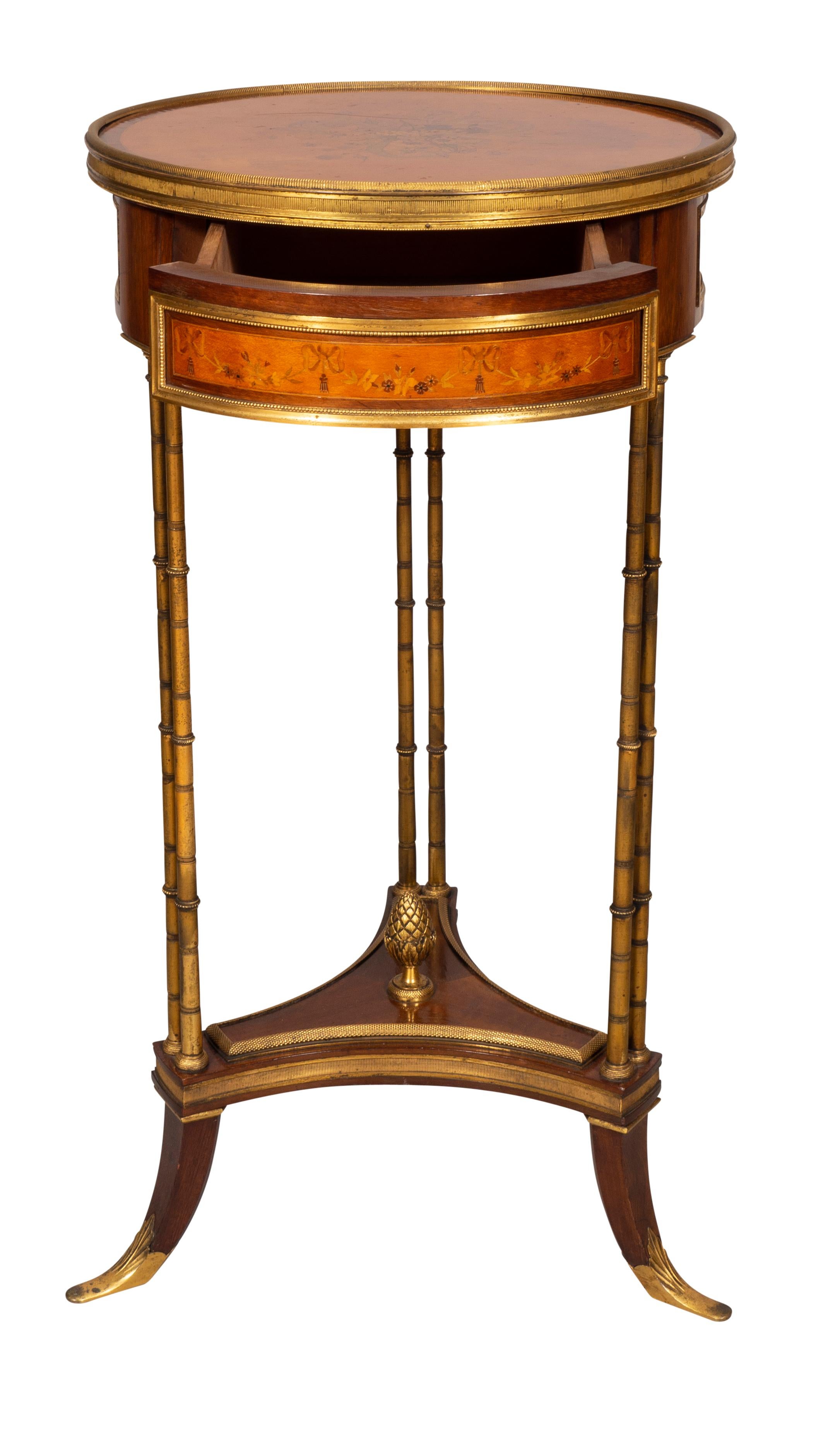 Fine table de style George III en bois de satin et palissandre Bon état - En vente à Essex, MA