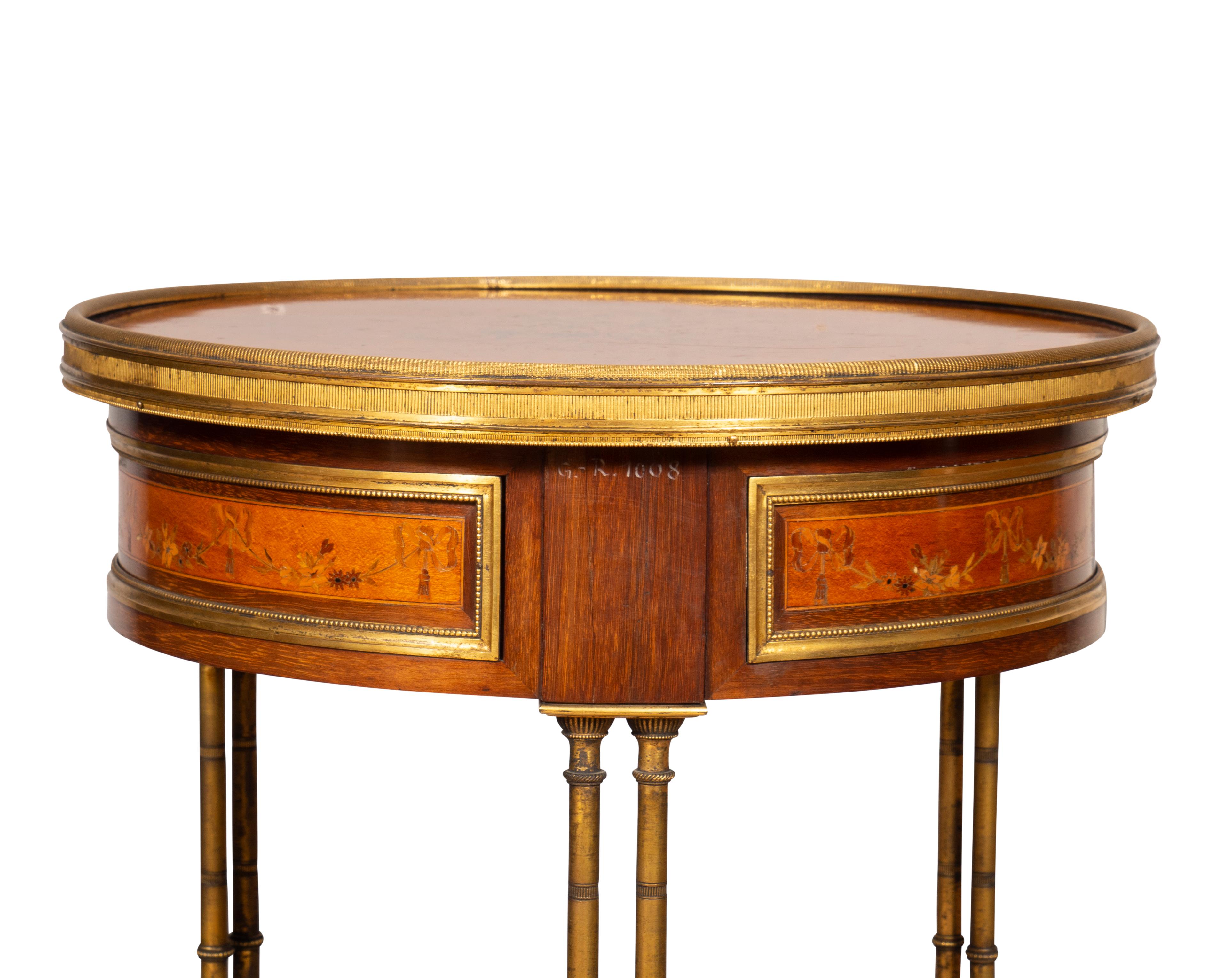 Feiner Tisch aus Satinholz und Rosenholz im Stil von George III (Bronze) im Angebot