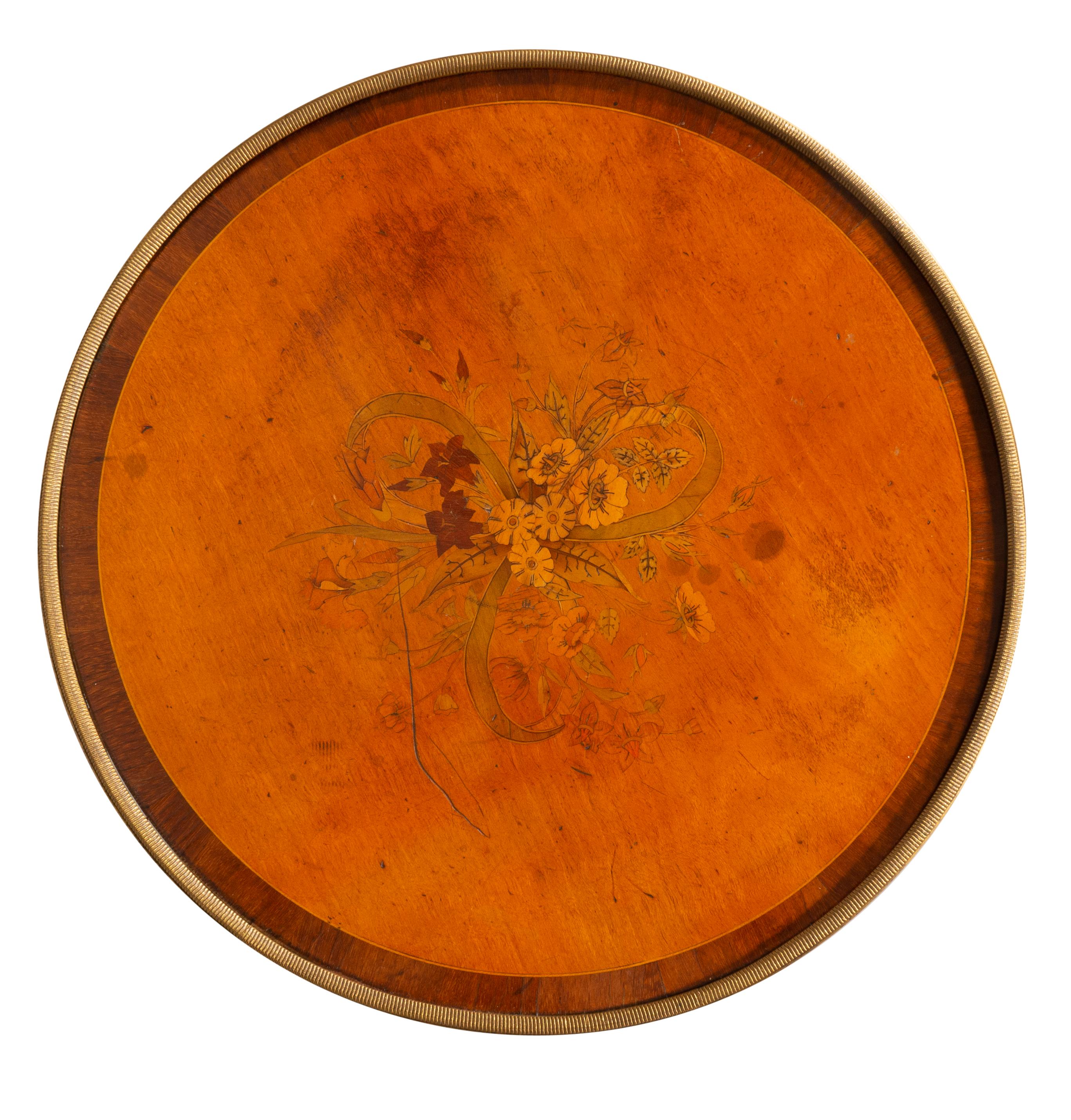 Fine table de style George III en bois de satin et palissandre en vente 3