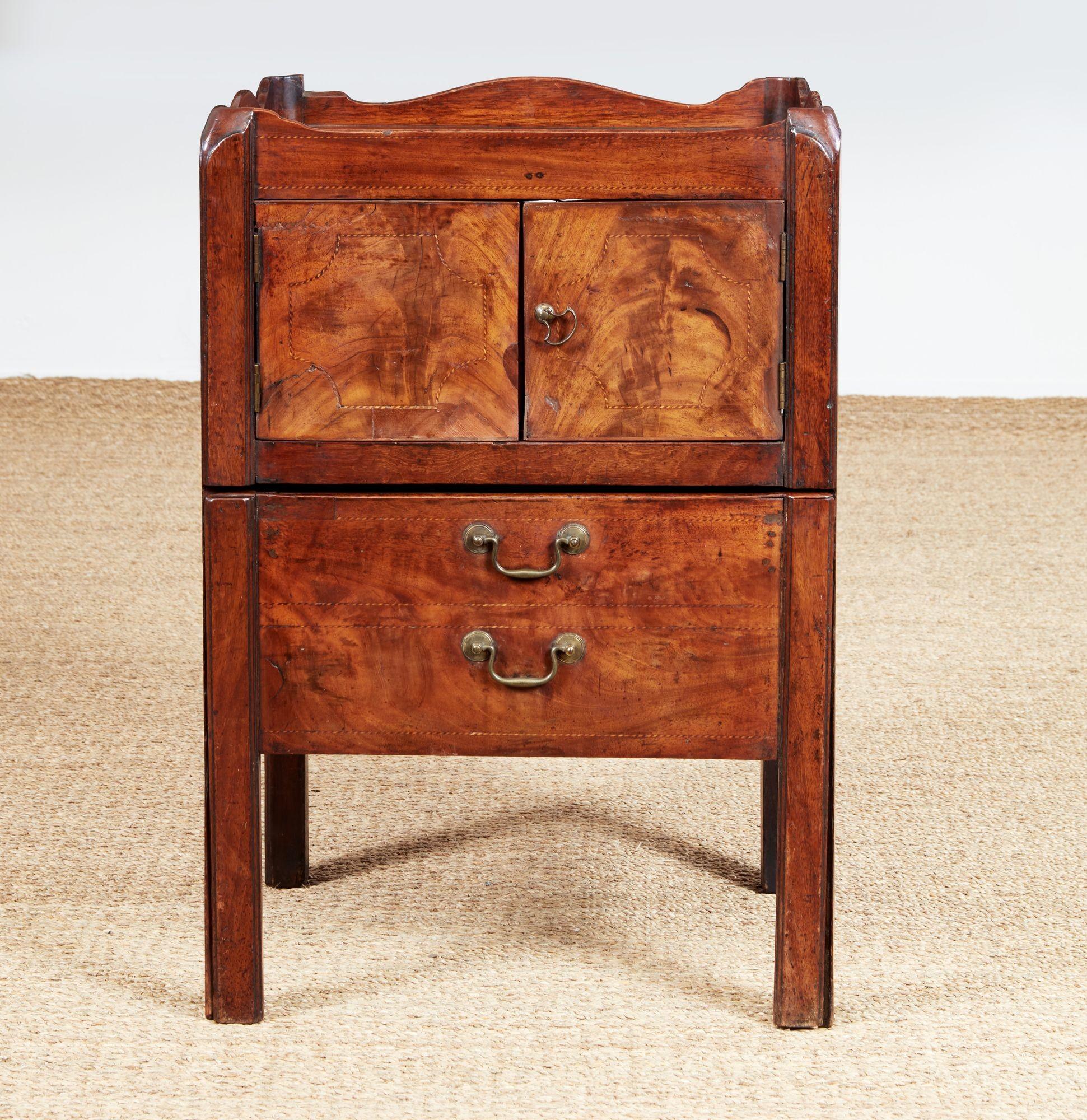 Armario de cabecera georgiano en venta 4