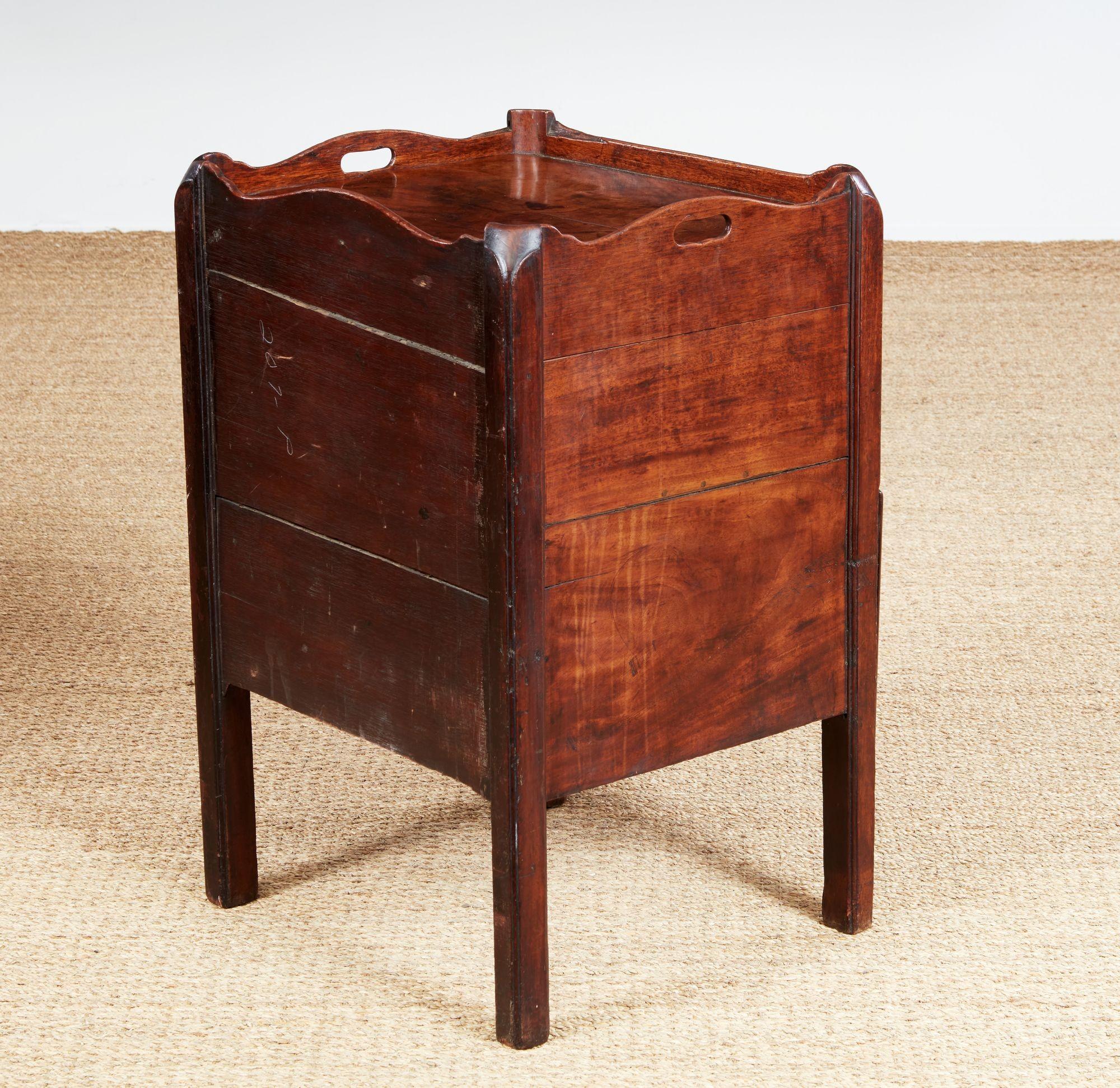 Armario de cabecera georgiano en venta 9