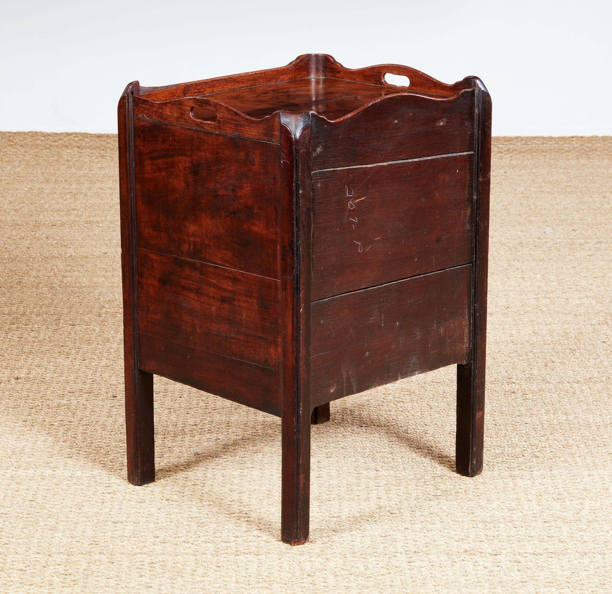 Armario de cabecera georgiano en venta 11