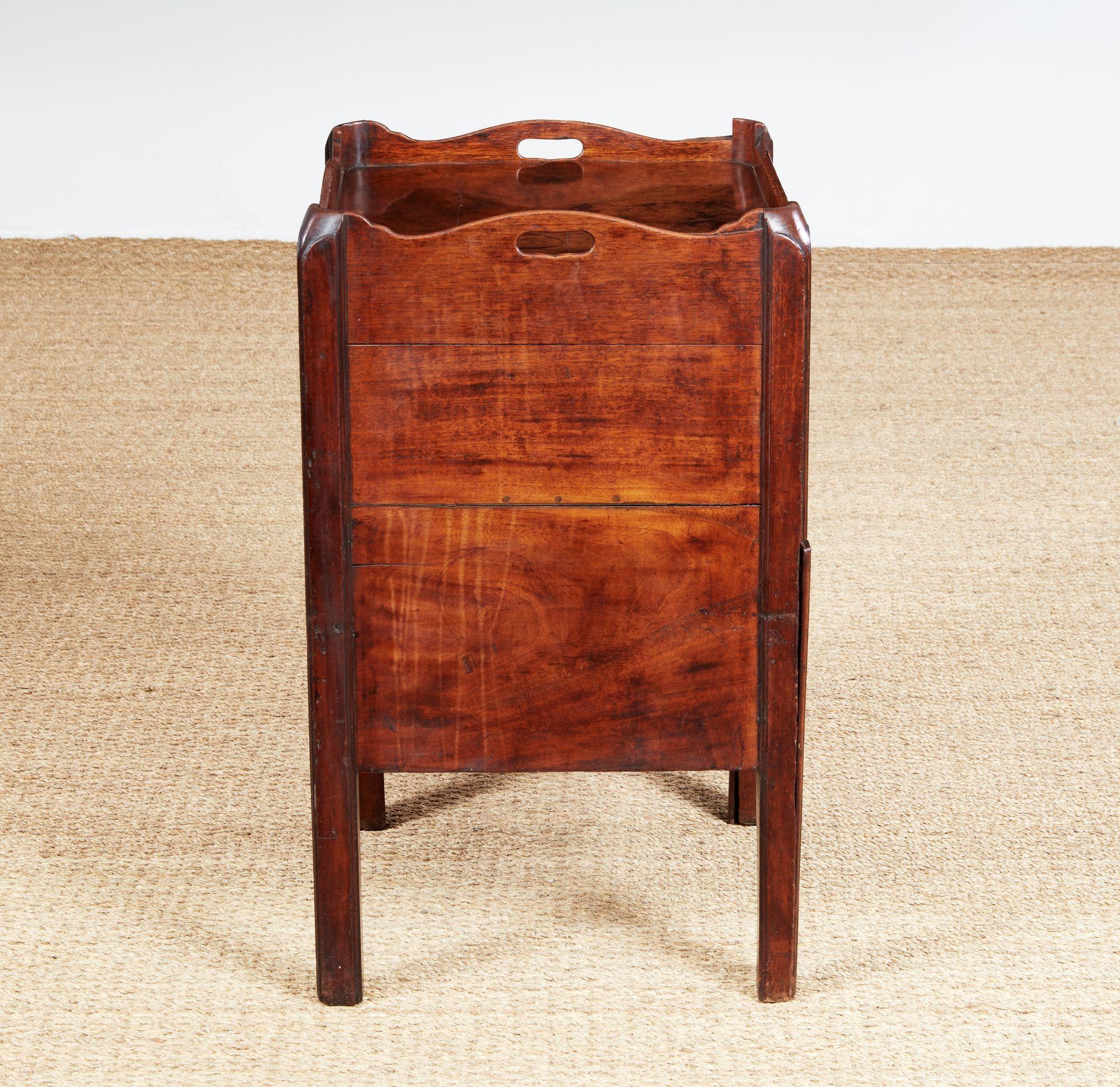 Armario de cabecera georgiano en venta 1