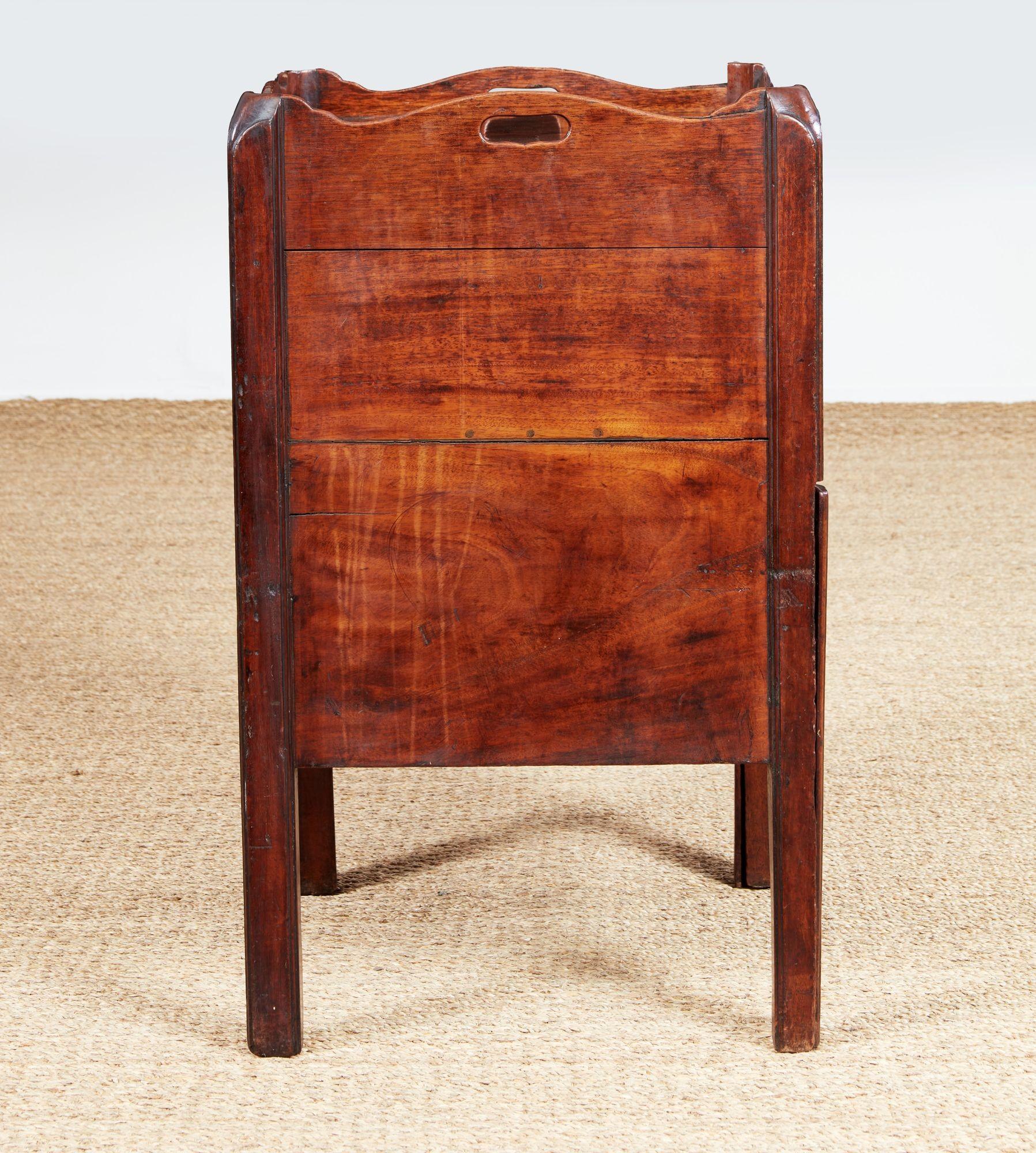 Armario de cabecera georgiano en venta 2