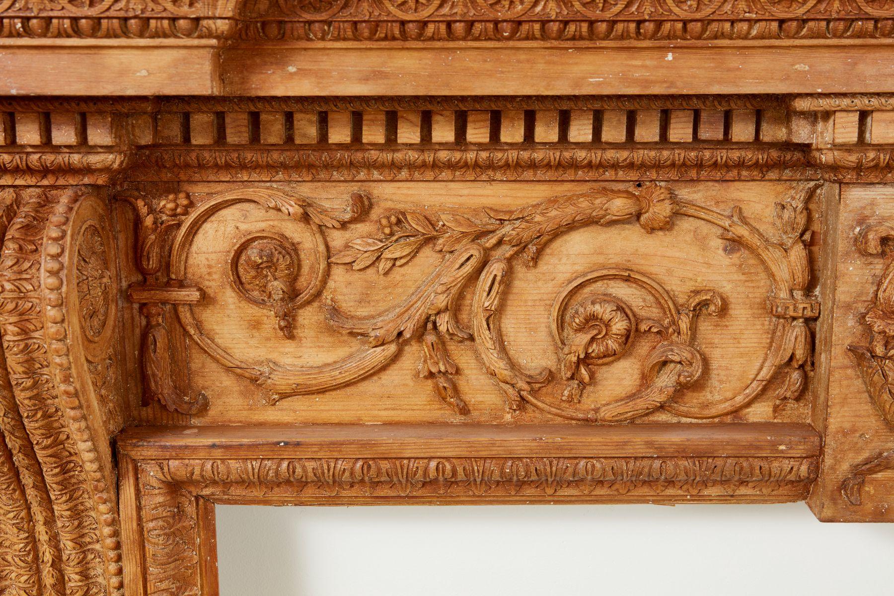 Cheminée sculptée géorgienne raffinée en vente 1