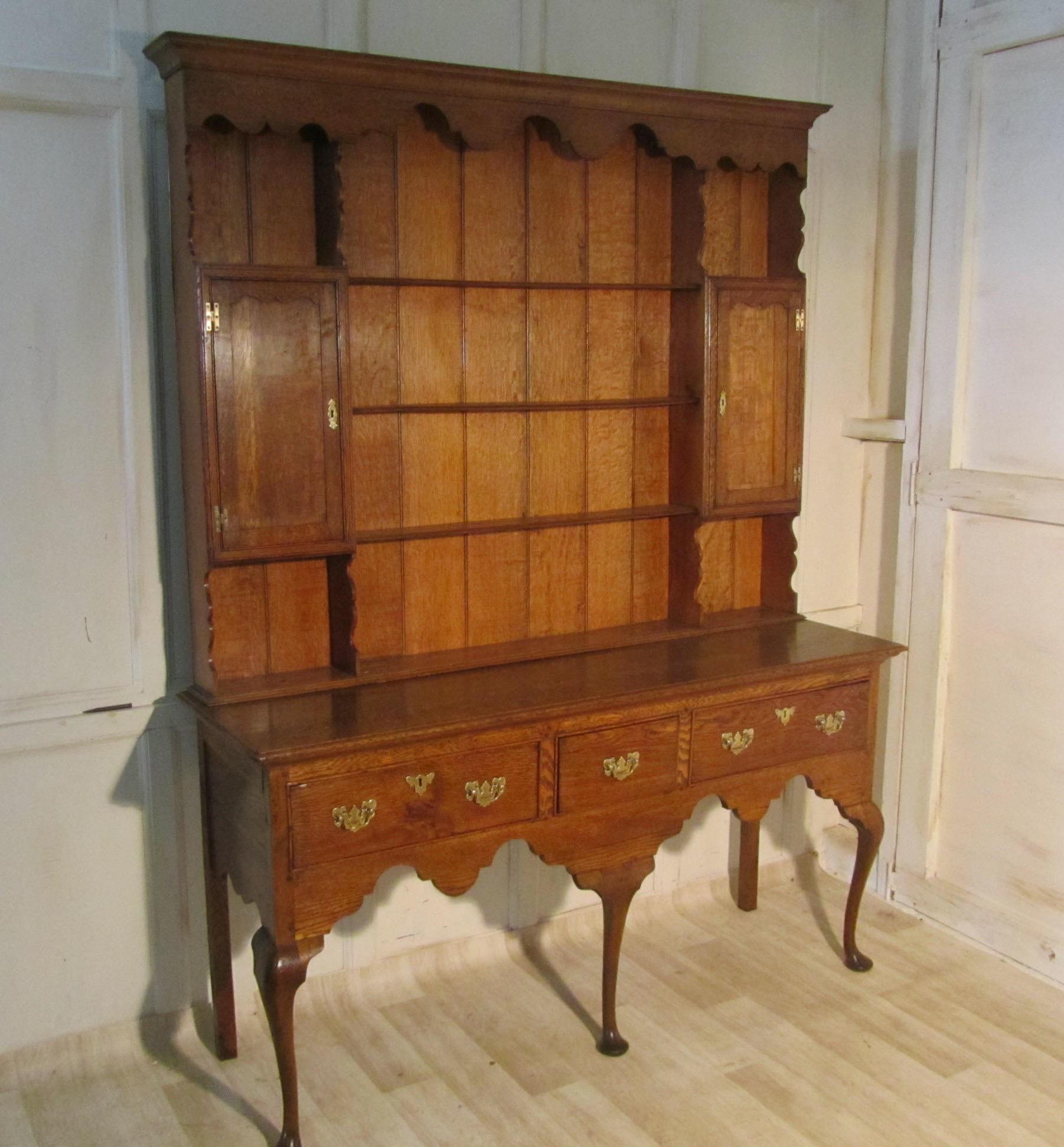 Fine Georgian Country Oak Dresser 

A superb piece of Period Oak furniture, with hand cut mouldings and back boards
The Base of the dresser has 3 drawers with a scalloped frieze below and it stands on elegant pad feet 
The upper part of the dresser