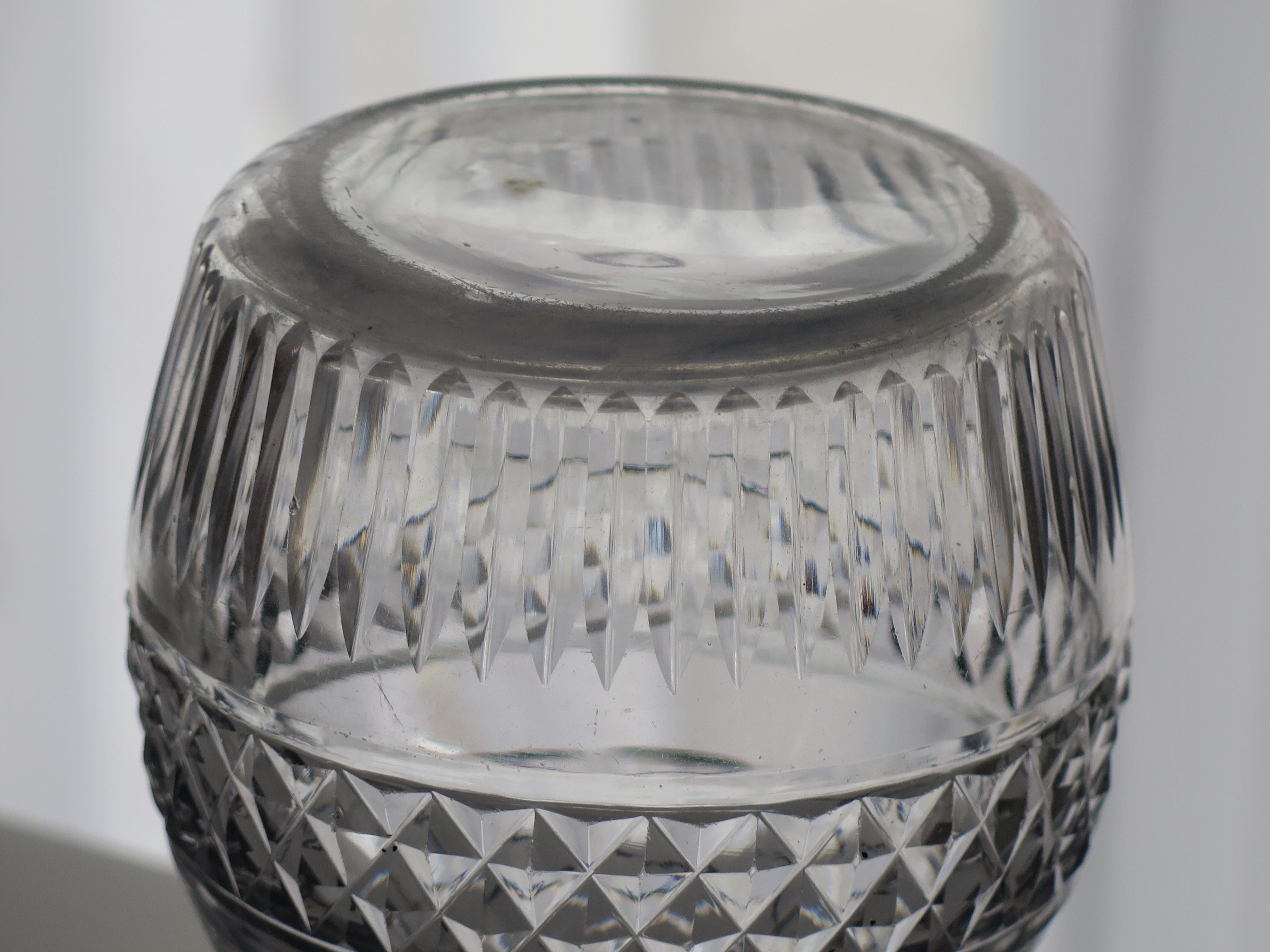 Feines georgianisches geschliffenes Kristallglas Dekanter Rautenstopfen, irisch um 1800 im Angebot 3